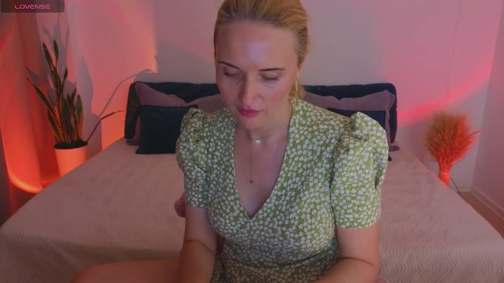 Gallery image thumbnail from AlisssaRose's myfreecams stream on, 07/08/2025, 24:26 image 18 of 20