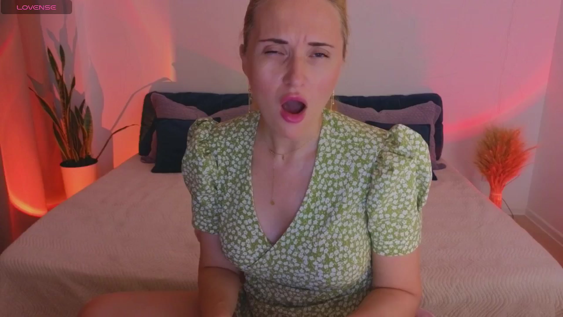 Gallery image thumbnail from AlisssaRose's myfreecams stream on, 07/08/2025, 24:26 image 19 of 20