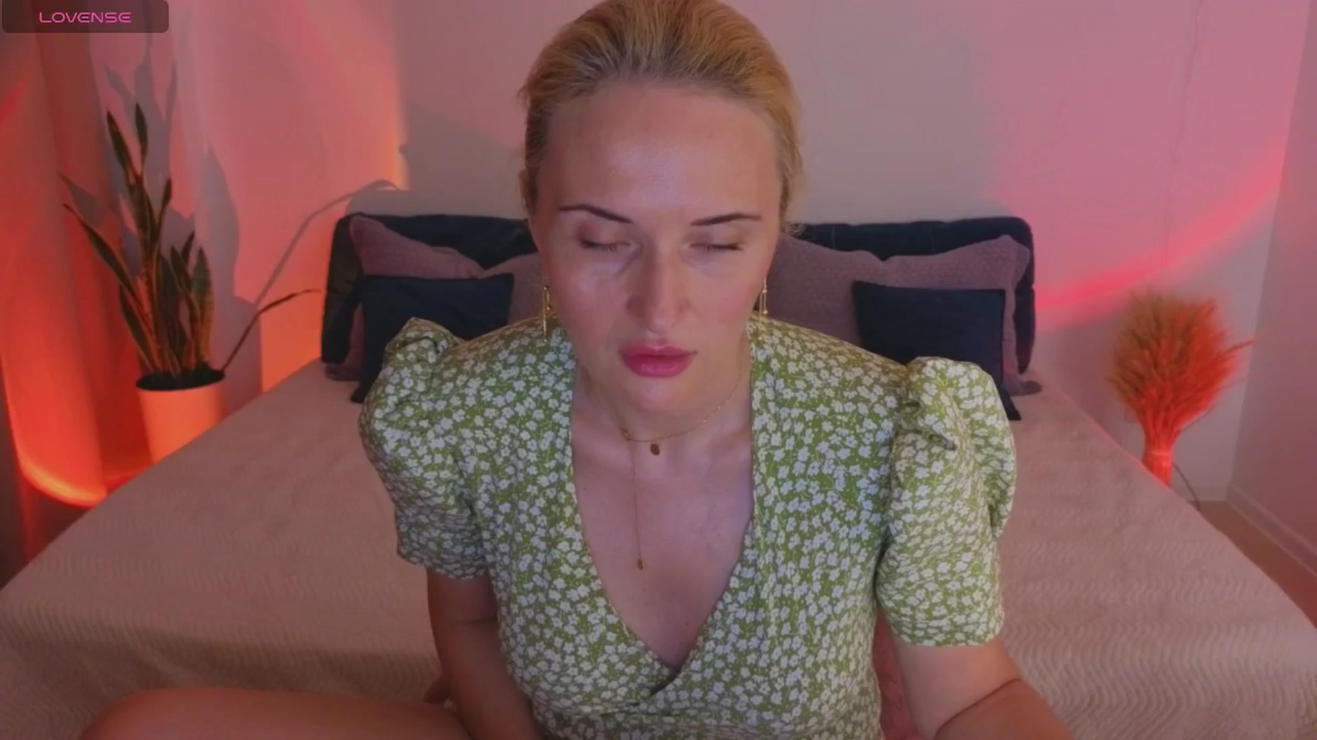 Gallery image thumbnail from AlisssaRose's myfreecams stream on, 07/08/2025, 01:20 image 6 of 20