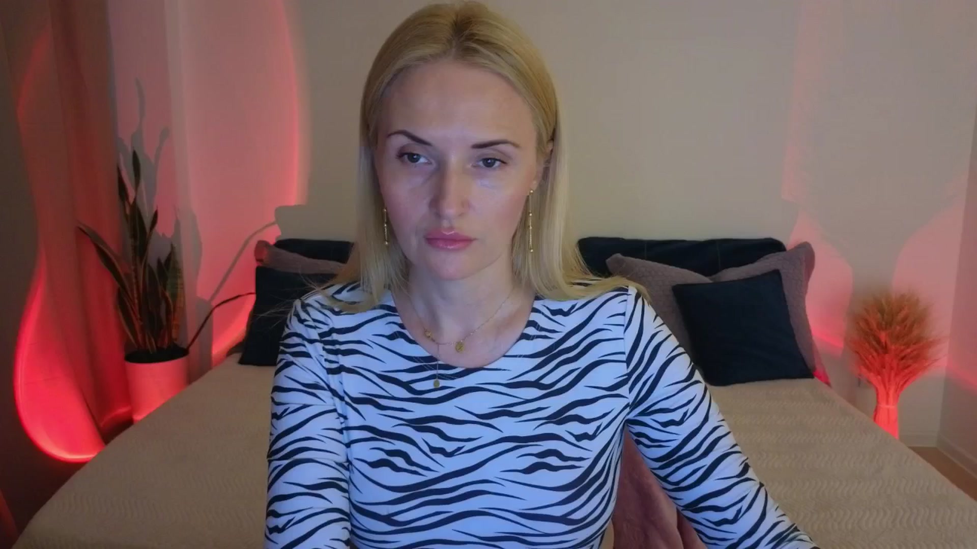 Gallery image thumbnail from AlisssaRose's myfreecams stream on, 07/19/2025, 19:35 image 1 of 20