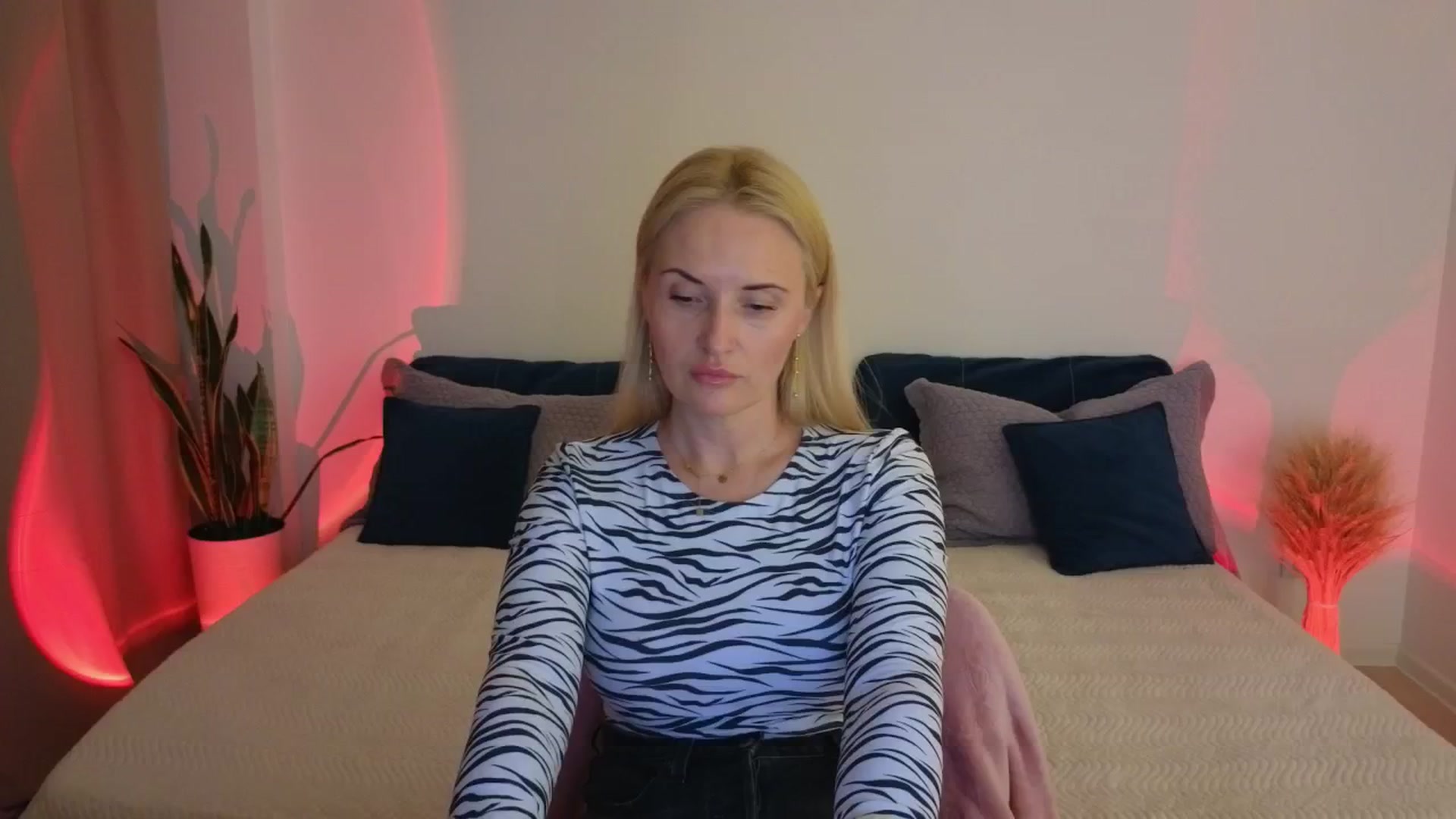 Gallery image thumbnail from AlisssaRose's myfreecams stream on, 07/19/2025, 19:35 image 19 of 20