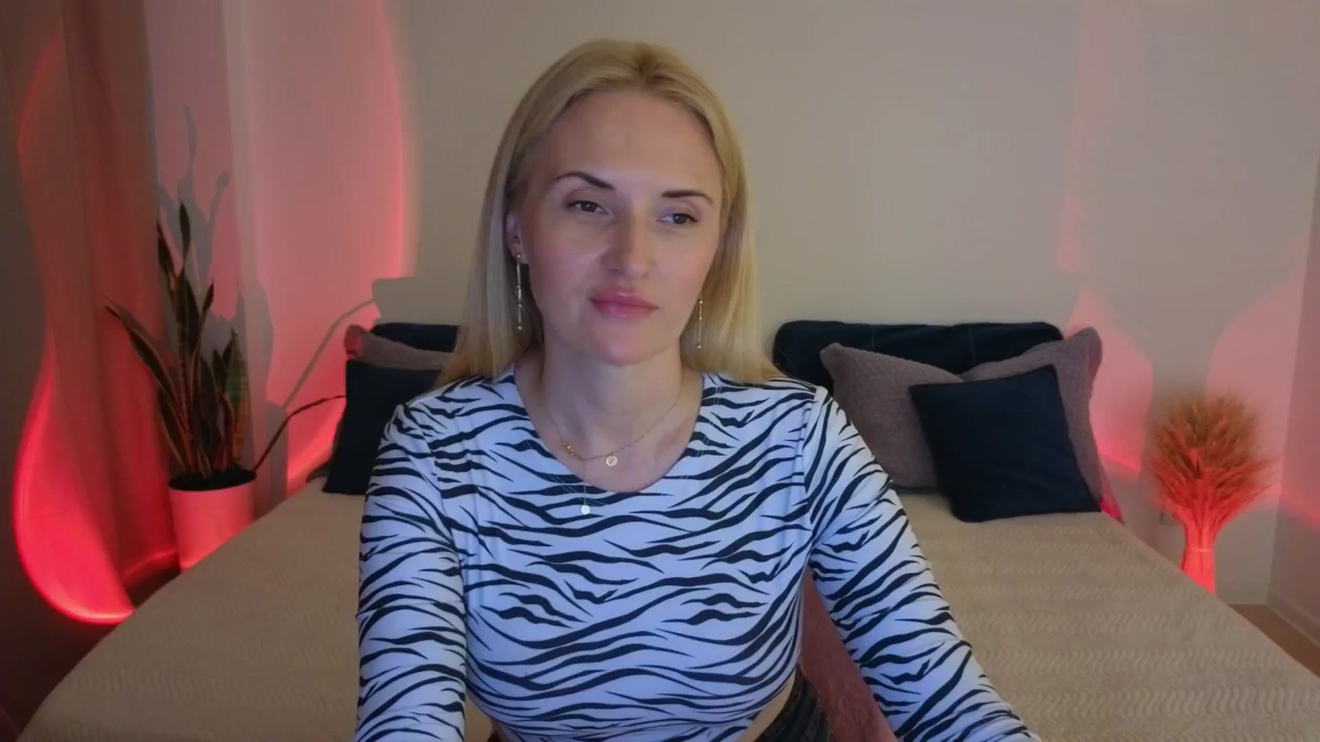 Gallery image thumbnail from AlisssaRose's myfreecams stream on, 07/19/2025, 19:35 image 8 of 20