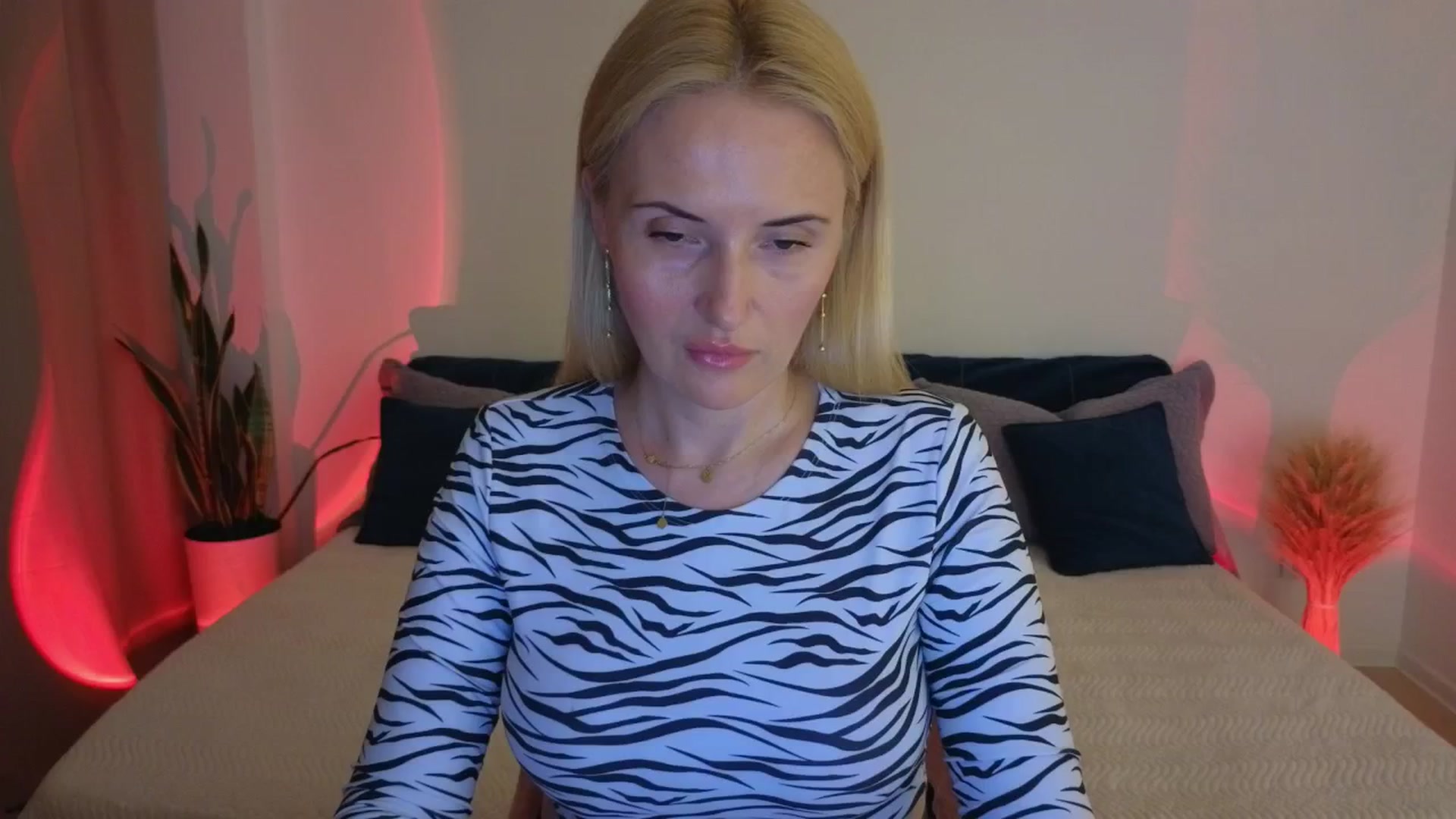 Gallery image thumbnail from AlisssaRose's myfreecams stream on, 07/19/2025, 19:35 image 12 of 20