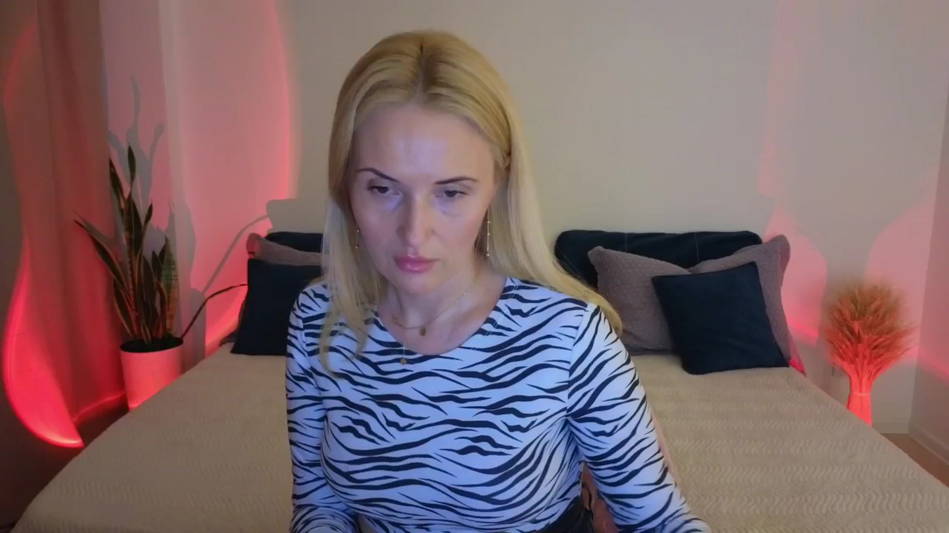 Gallery image thumbnail from AlisssaRose's myfreecams stream on, 07/19/2025, 20:01 image 6 of 20