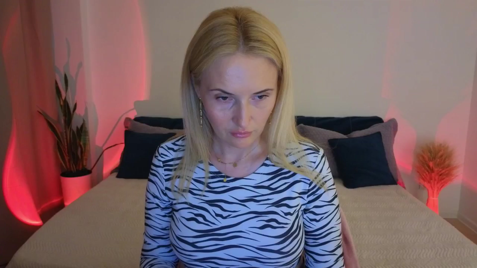 Gallery image thumbnail from AlisssaRose's myfreecams stream on, 07/19/2025, 20:01 image 14 of 20