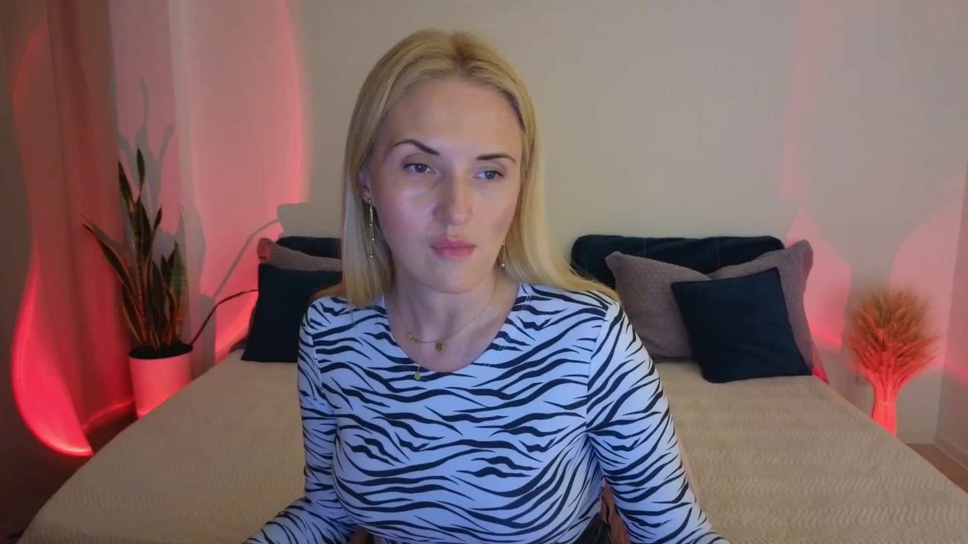 Gallery image thumbnail from AlisssaRose's myfreecams stream on, 07/19/2025, 20:01 image 3 of 20