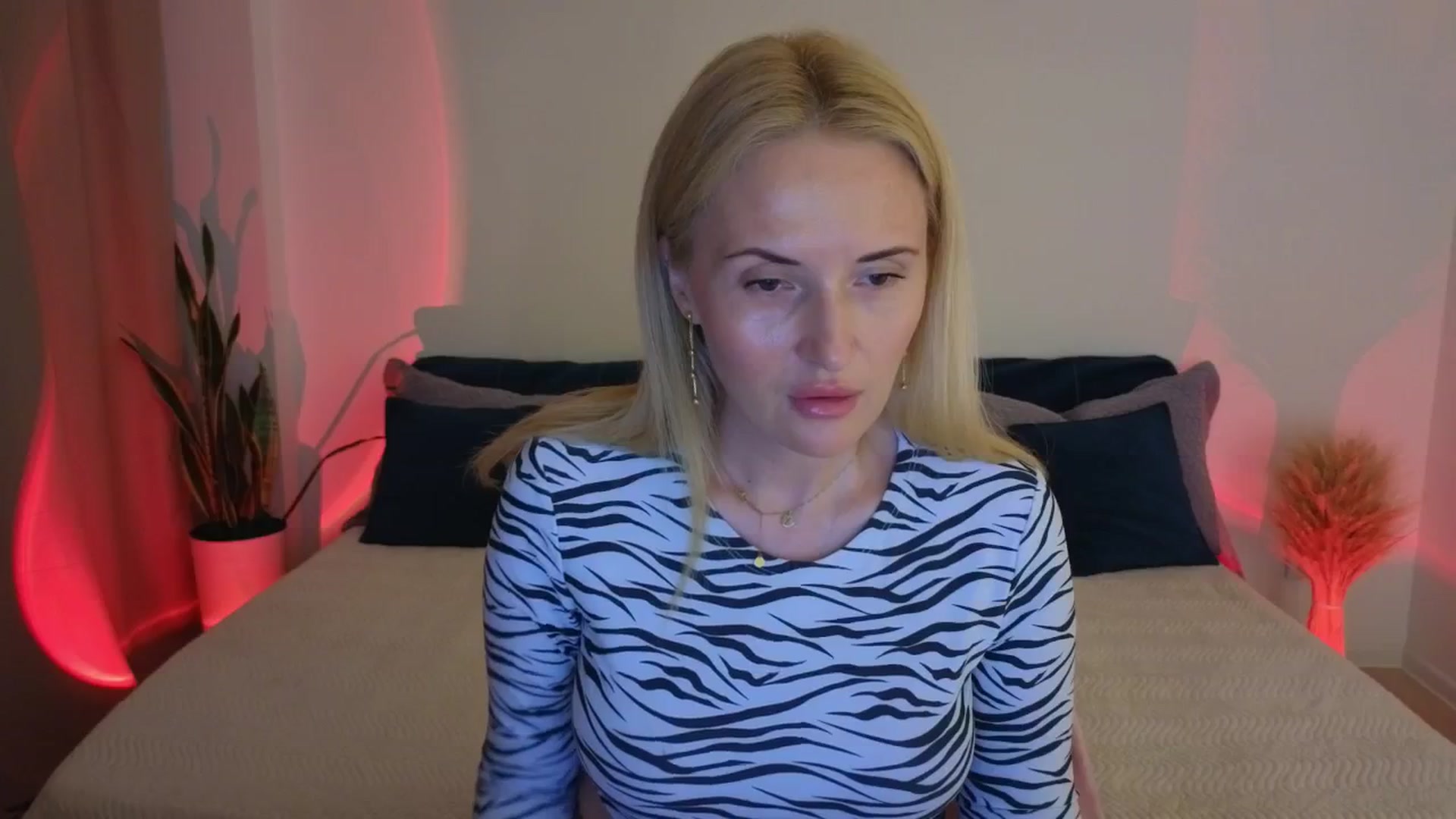 Gallery image thumbnail from AlisssaRose's myfreecams stream on, 07/19/2025, 20:01 image 11 of 20