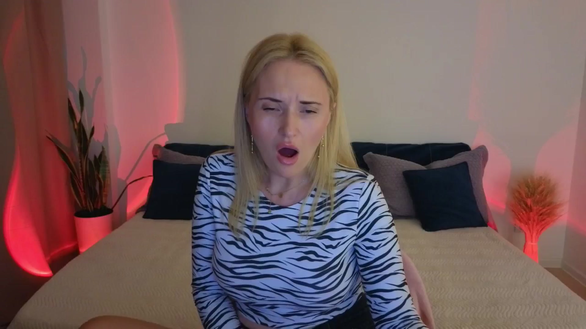 Gallery image thumbnail from AlisssaRose's myfreecams stream on, 07/19/2025, 20:01 image 16 of 20