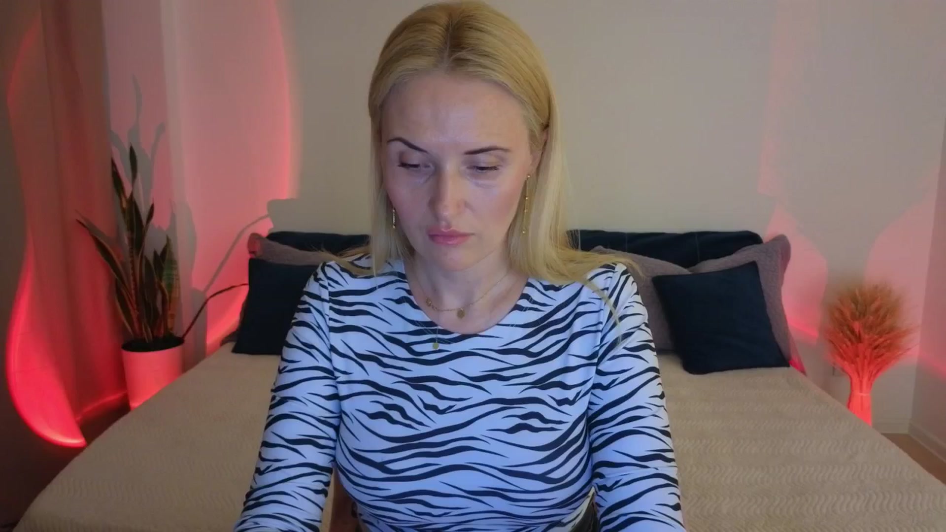 Gallery image thumbnail from AlisssaRose's myfreecams stream on, 07/19/2025, 20:01 image 1 of 20