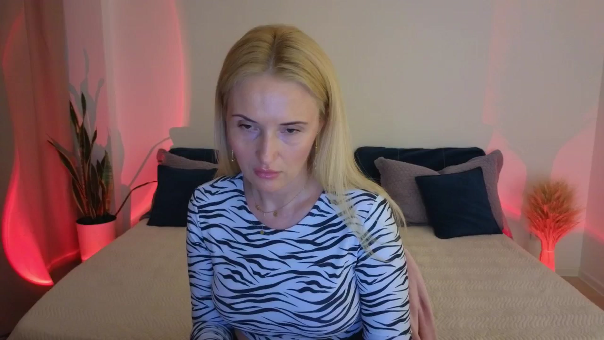 Gallery image thumbnail from AlisssaRose's myfreecams stream on, 07/19/2025, 20:01 image 7 of 20
