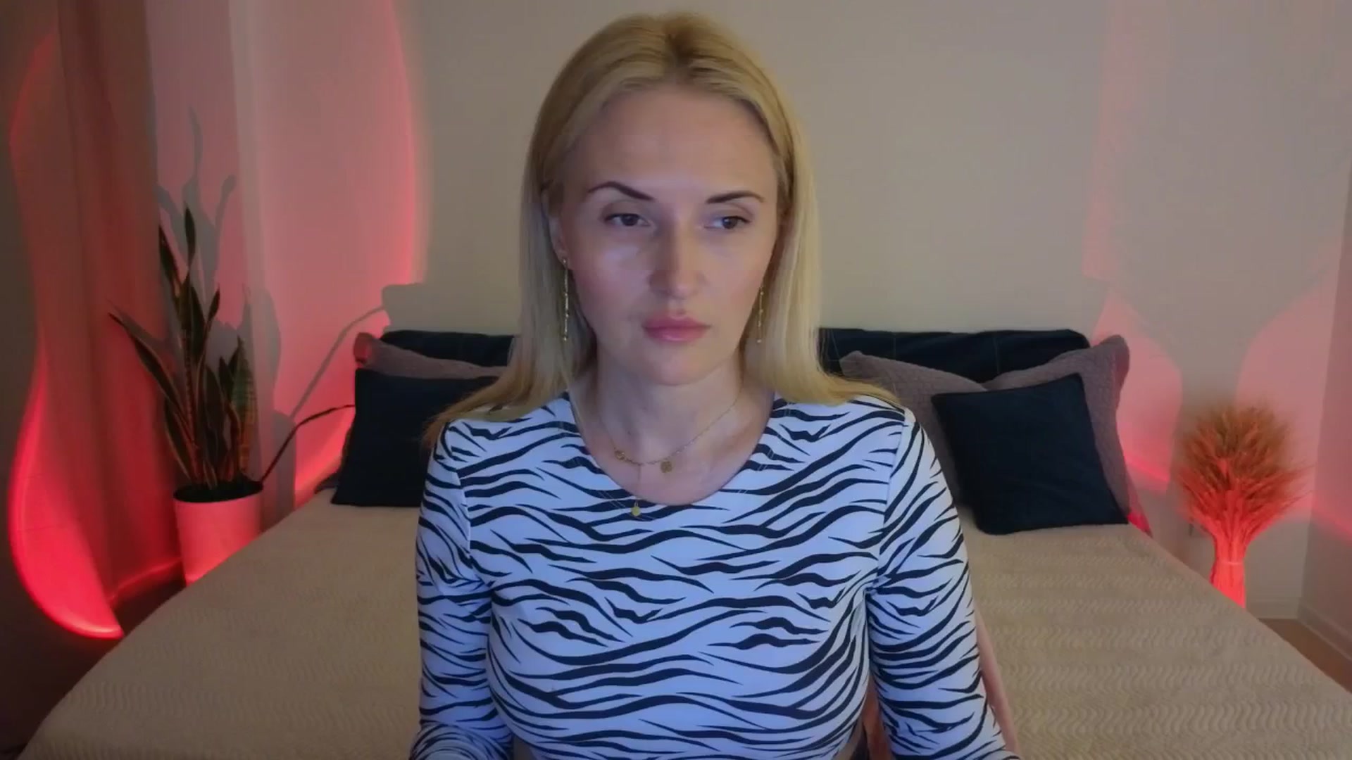 Gallery image thumbnail from AlisssaRose's myfreecams stream on, 07/19/2025, 20:01 image 9 of 20