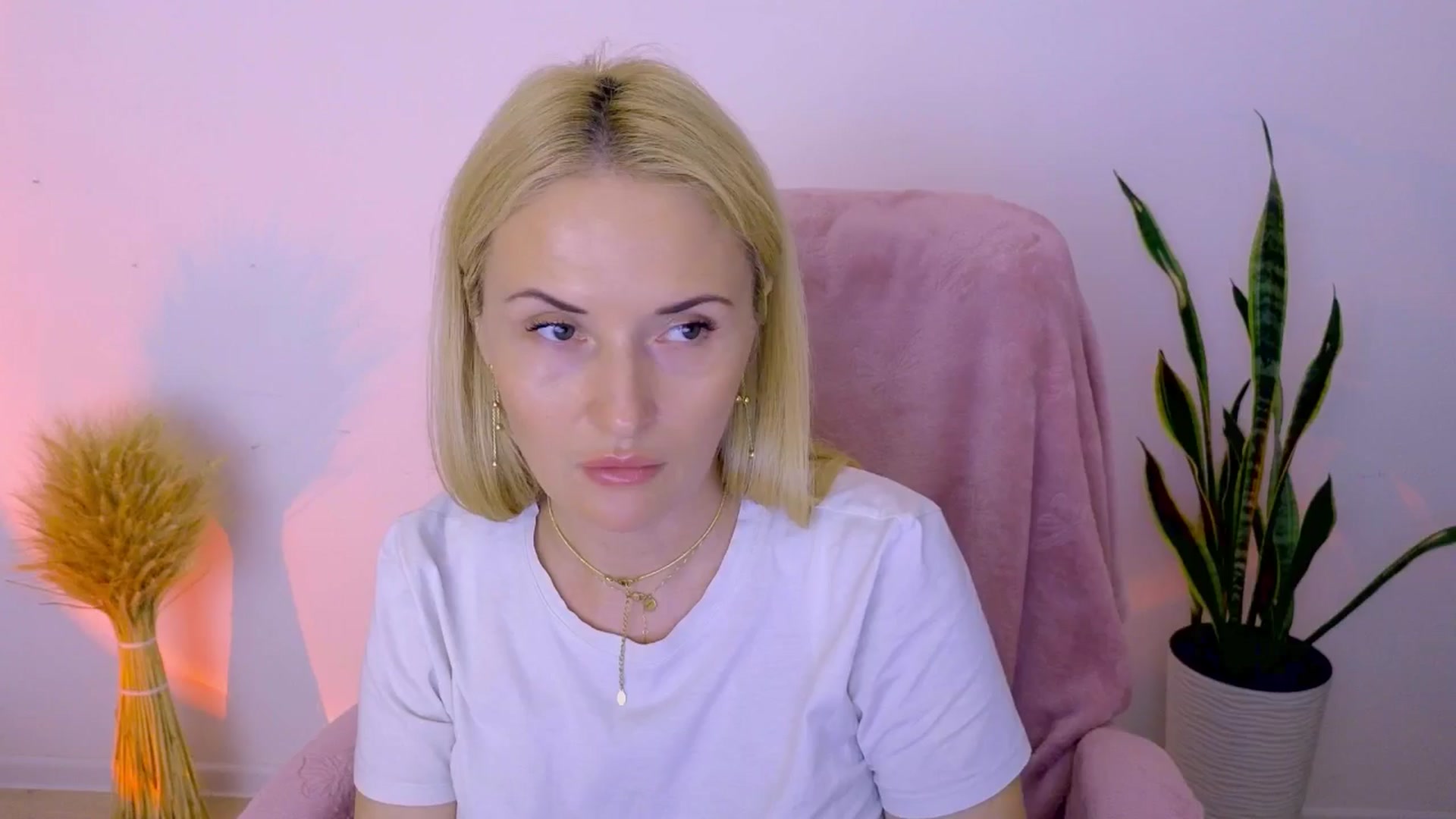 Gallery image thumbnail from AlisssaRose's myfreecams stream on, 08/01/2025, 18:37 image 1 of 20