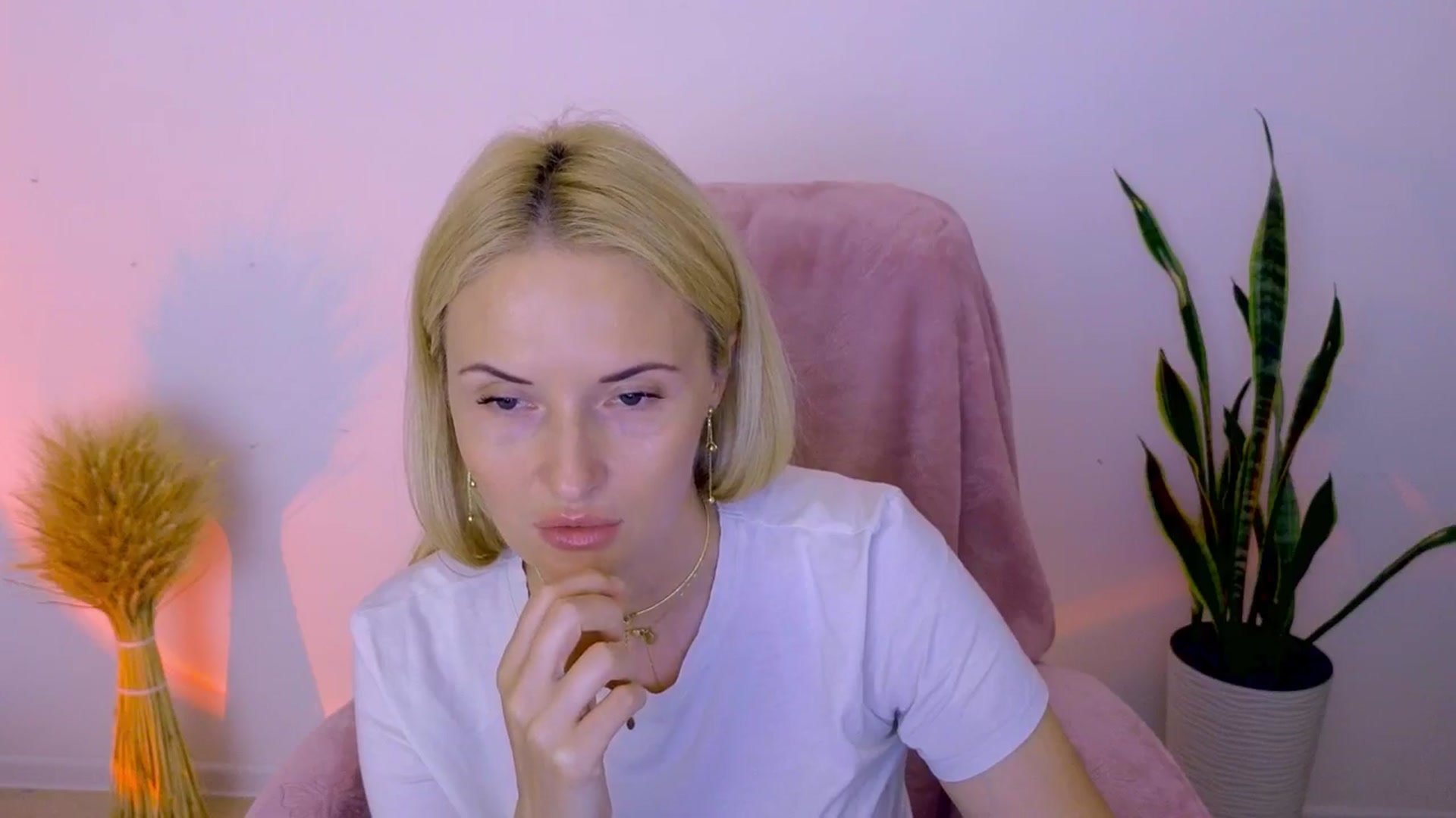 Gallery image thumbnail from AlisssaRose's myfreecams stream on, 08/01/2025, 18:37 image 16 of 20