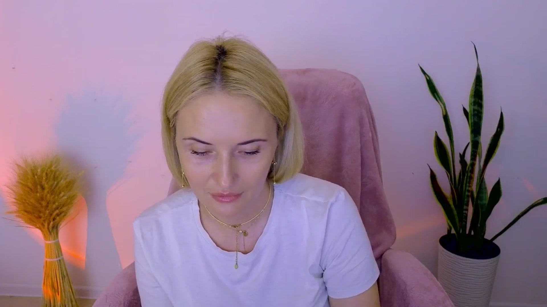 Gallery image thumbnail from AlisssaRose's myfreecams stream on, 08/01/2025, 18:37 image 14 of 20