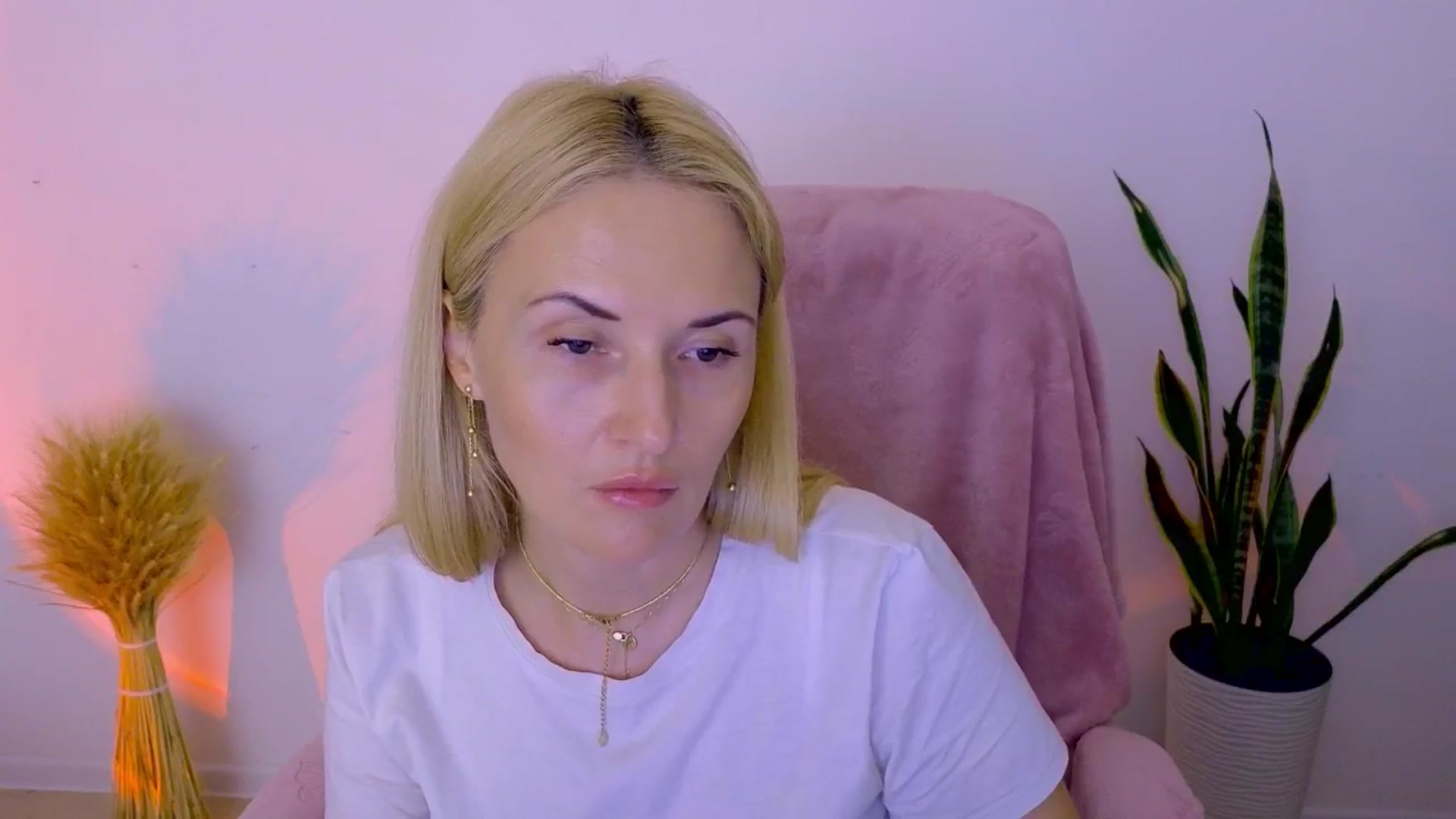 Gallery image thumbnail from AlisssaRose's myfreecams stream on, 08/01/2025, 18:37 image 3 of 20