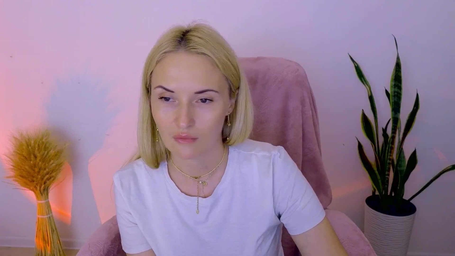 Gallery image thumbnail from AlisssaRose's myfreecams stream on, 08/01/2025, 18:37 image 20 of 20