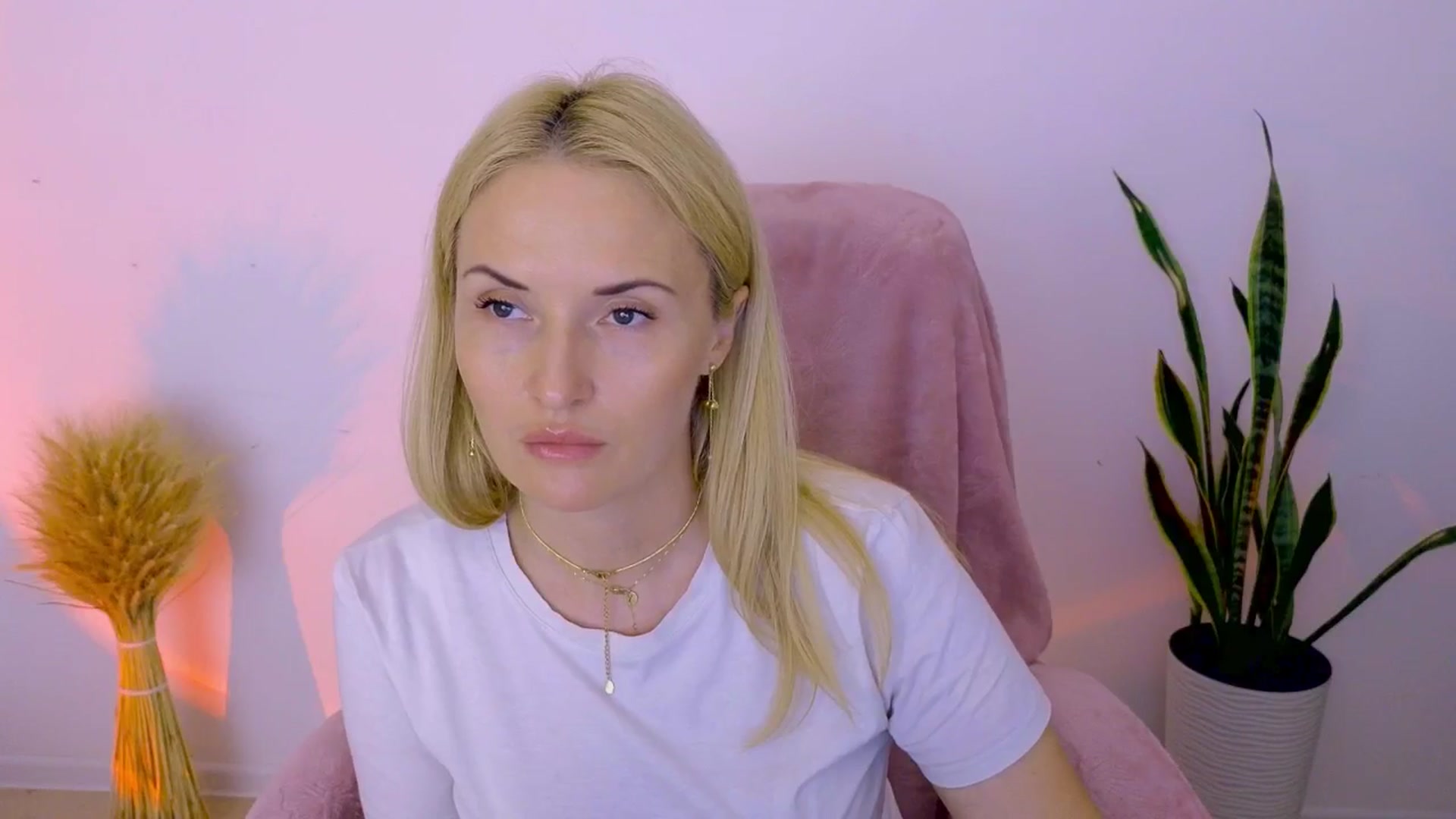 Gallery image thumbnail from AlisssaRose's myfreecams stream on, 08/01/2025, 18:37 image 7 of 20