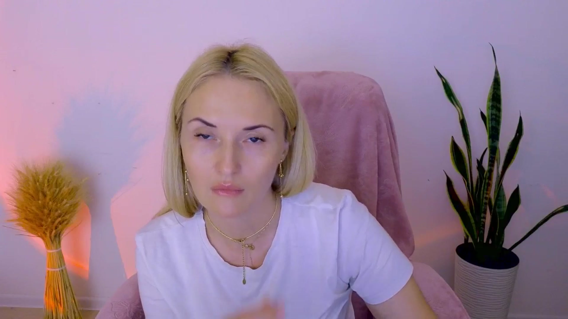 Gallery image thumbnail from AlisssaRose's myfreecams stream on, 08/01/2025, 18:37 image 17 of 20