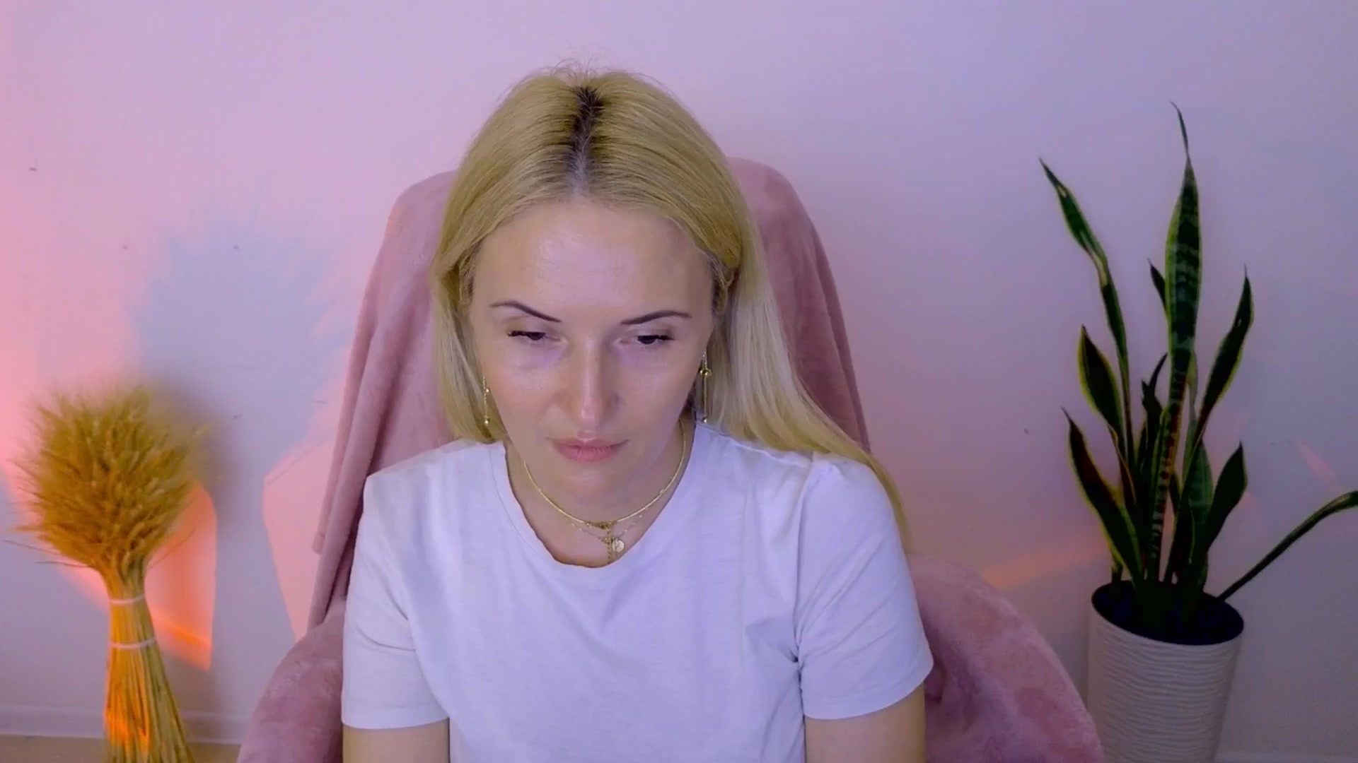 Gallery image thumbnail from AlisssaRose's myfreecams stream on, 08/01/2025, 20:06 image 7 of 20
