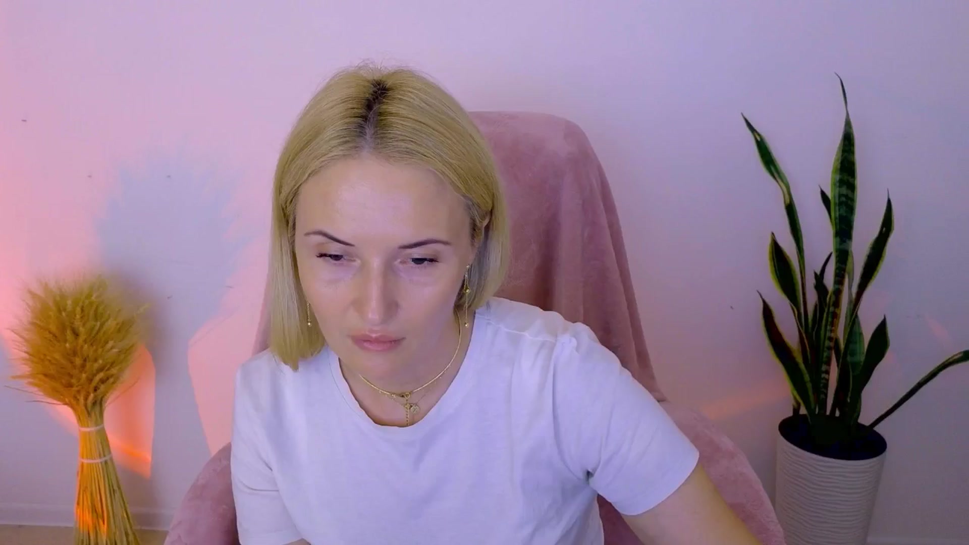 Gallery image thumbnail from AlisssaRose's myfreecams stream on, 08/01/2025, 20:06 image 5 of 20