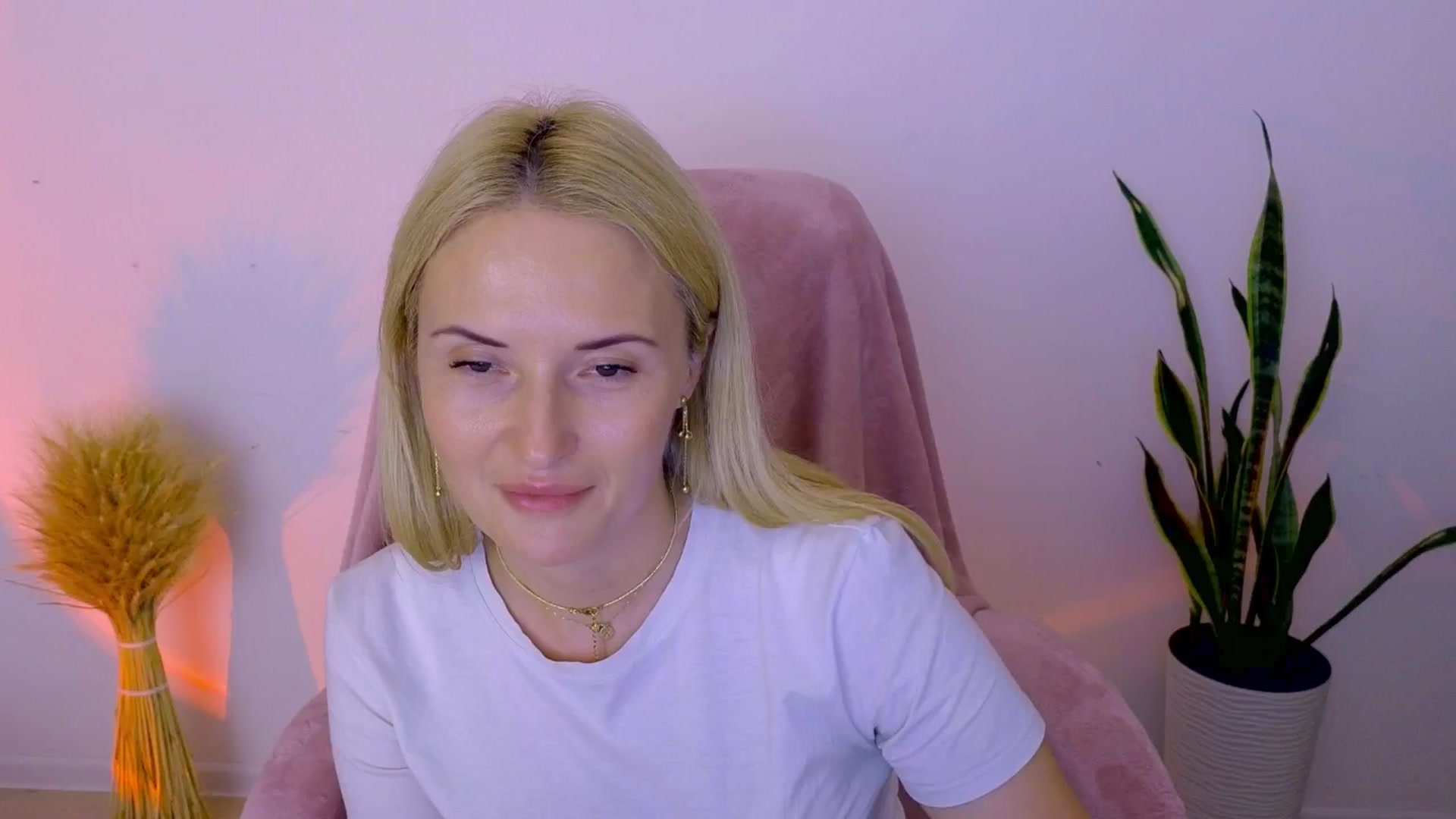 Gallery image thumbnail from AlisssaRose's myfreecams stream on, 08/01/2025, 20:06 image 11 of 20