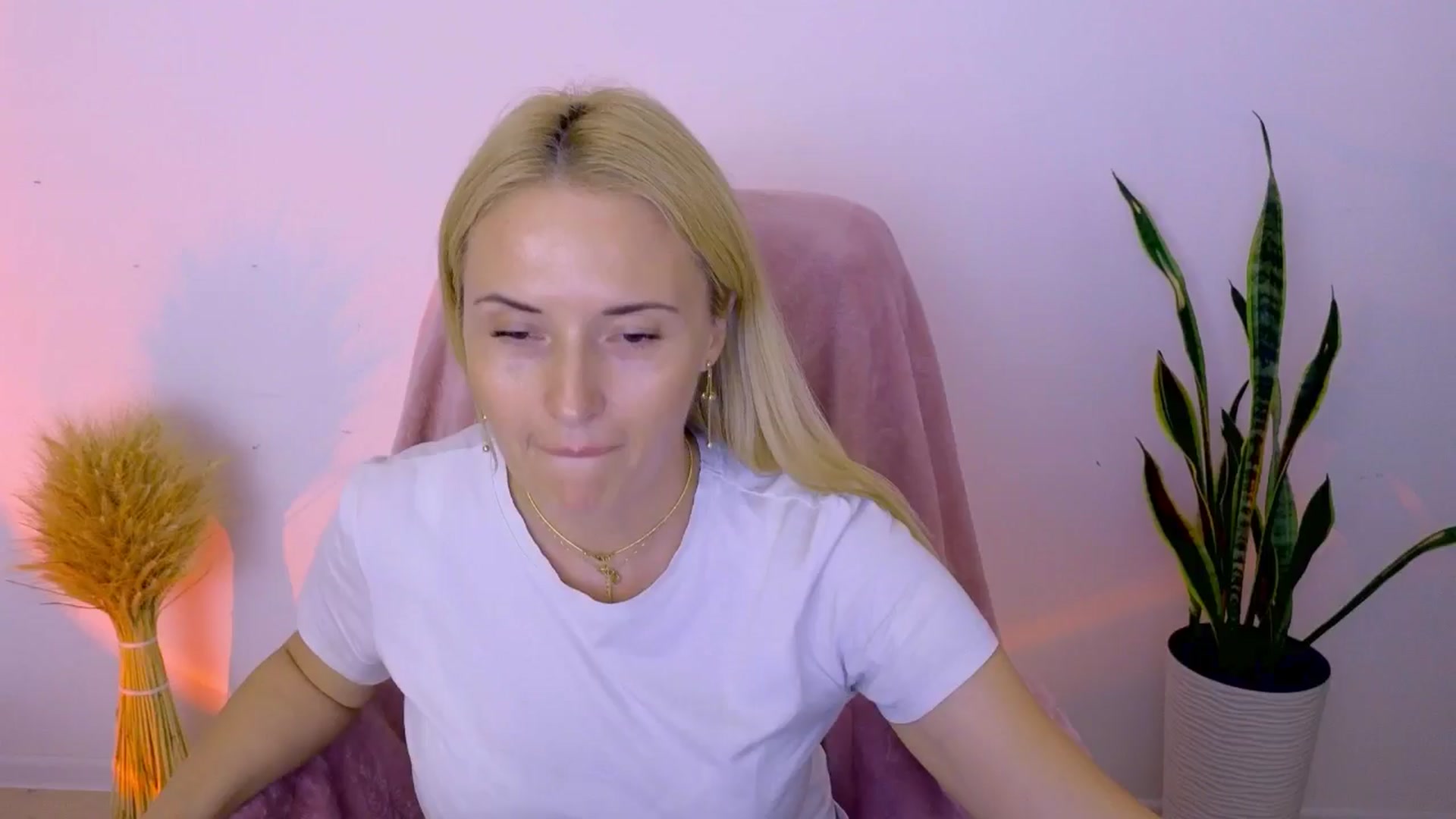 Gallery image thumbnail from AlisssaRose's myfreecams stream on, 08/01/2025, 20:06 image 20 of 20