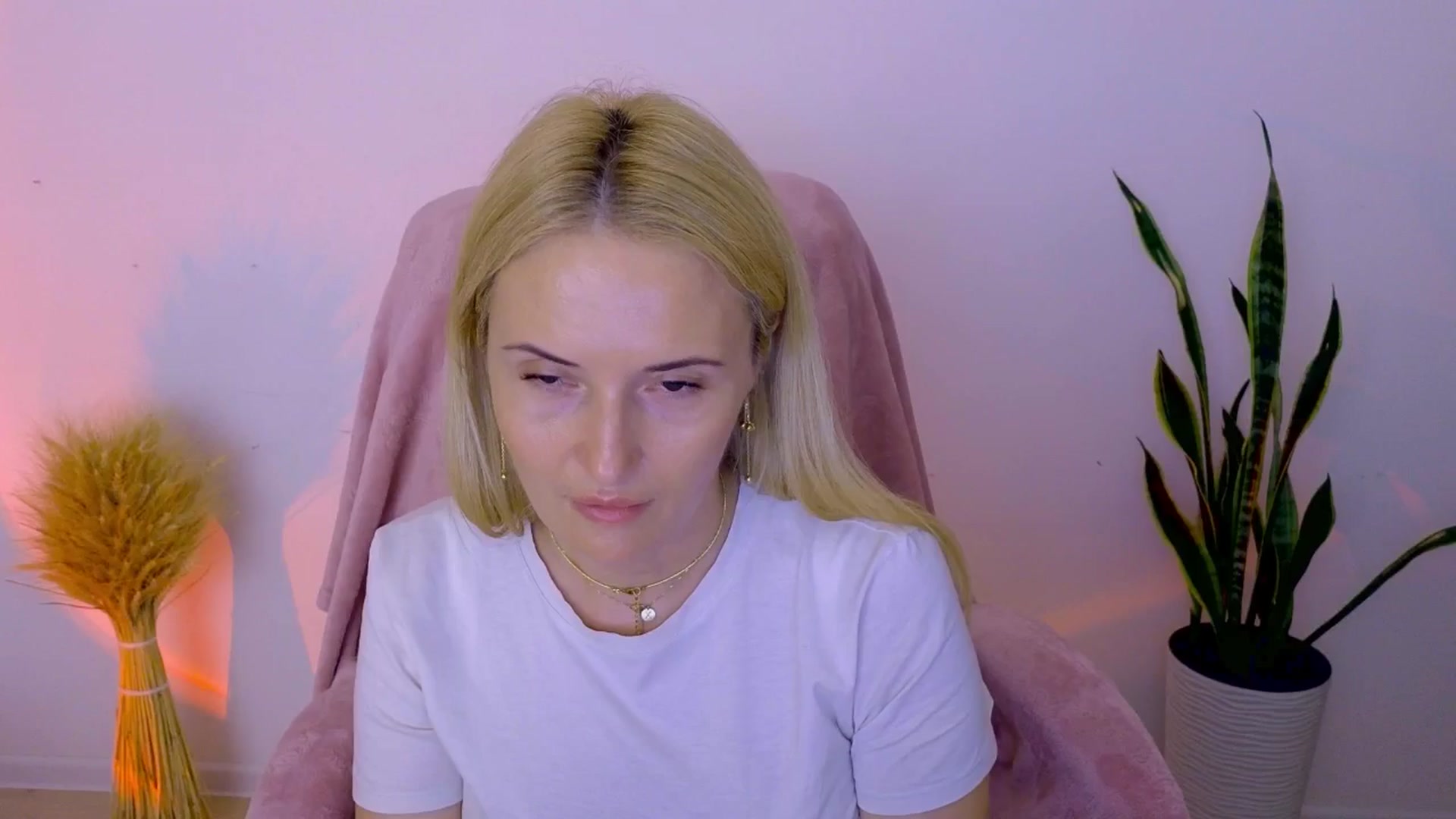 Gallery image thumbnail from AlisssaRose's myfreecams stream on, 08/01/2025, 20:06 image 10 of 20
