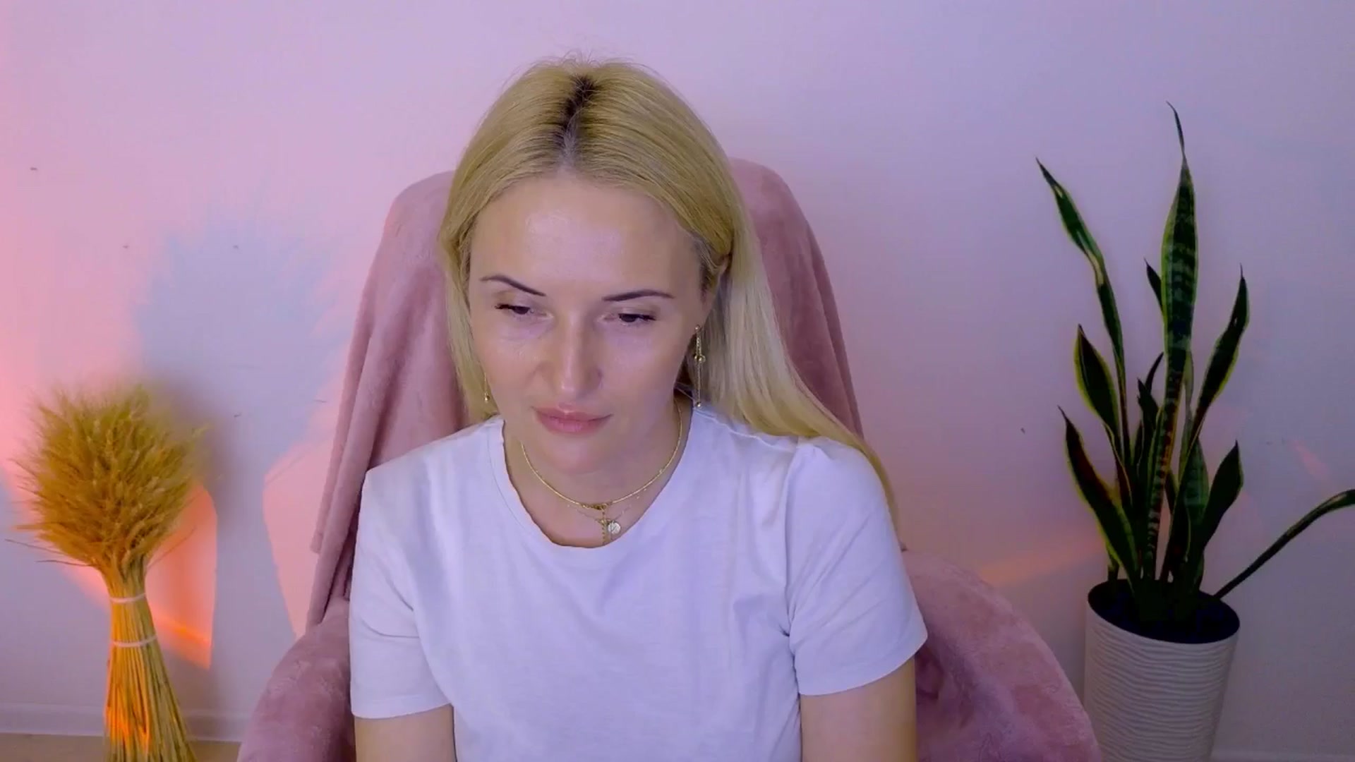 Gallery image thumbnail from AlisssaRose's myfreecams stream on, 08/01/2025, 20:06 image 6 of 20