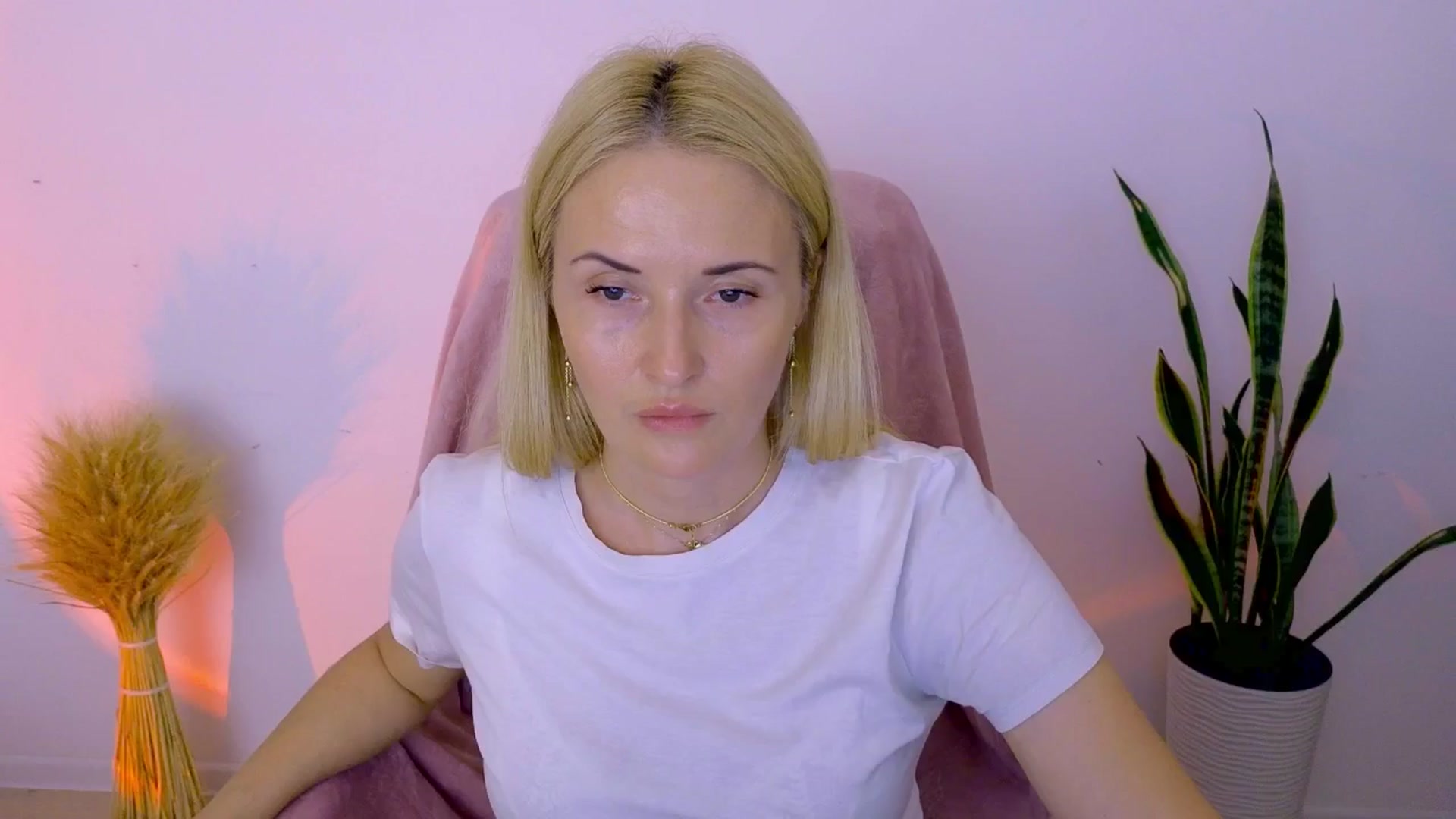 Gallery image thumbnail from AlisssaRose's myfreecams stream on, 08/01/2025, 20:06 image 1 of 20