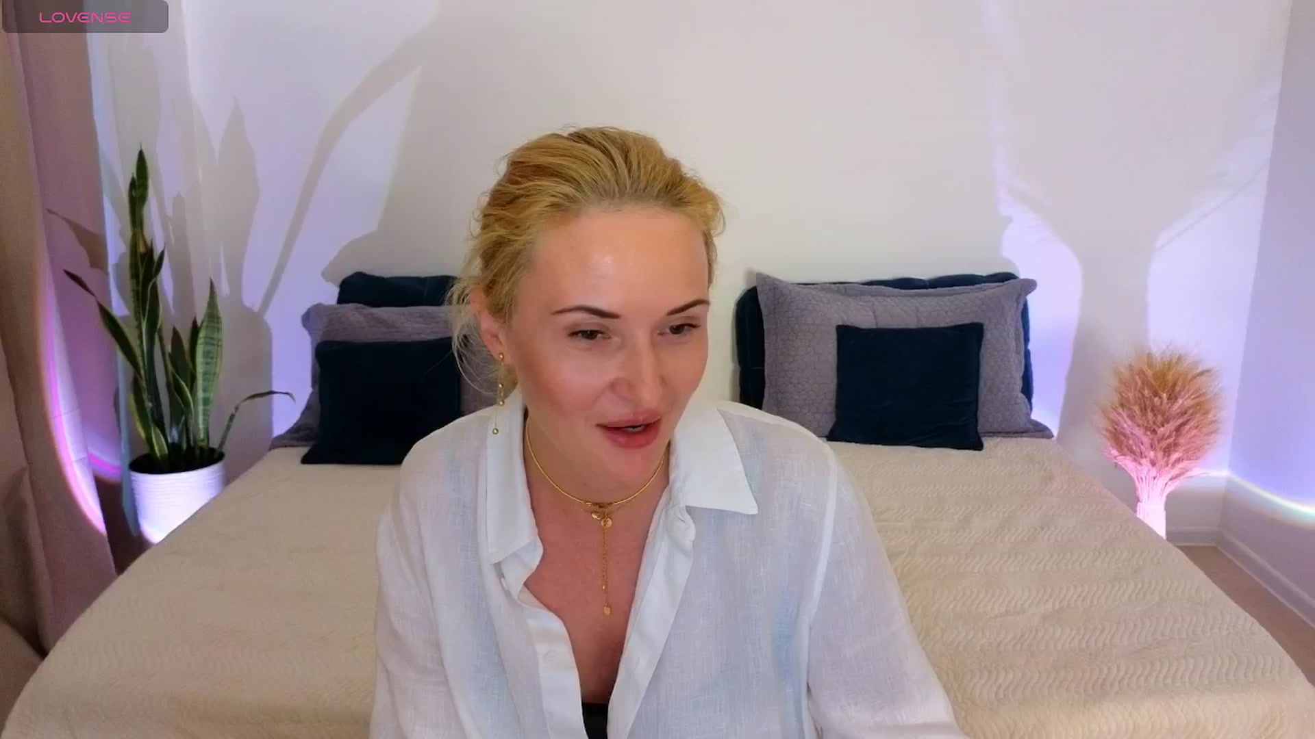 Gallery image thumbnail from AlisssaRose's myfreecams stream on, 08/02/2025, 17:19 image 15 of 20