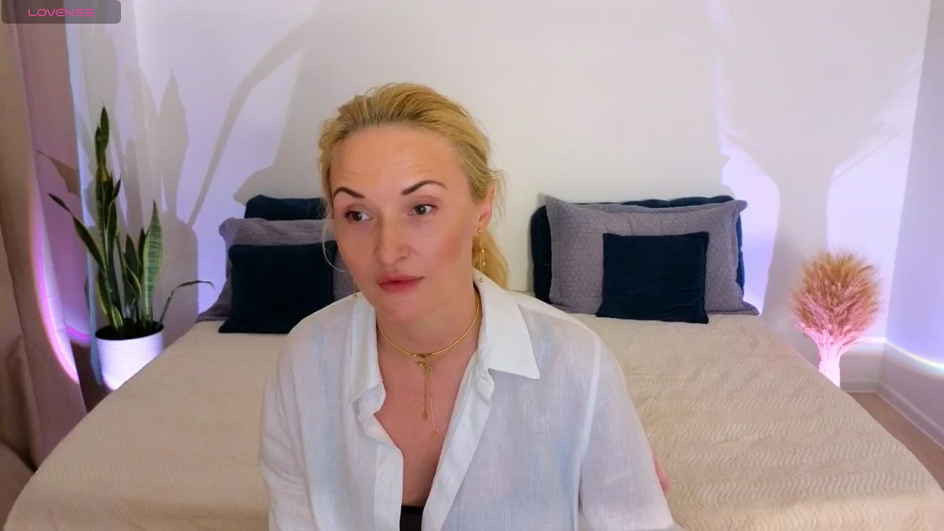 Gallery image thumbnail from AlisssaRose's myfreecams stream on, 08/02/2025, 17:19 image 12 of 20