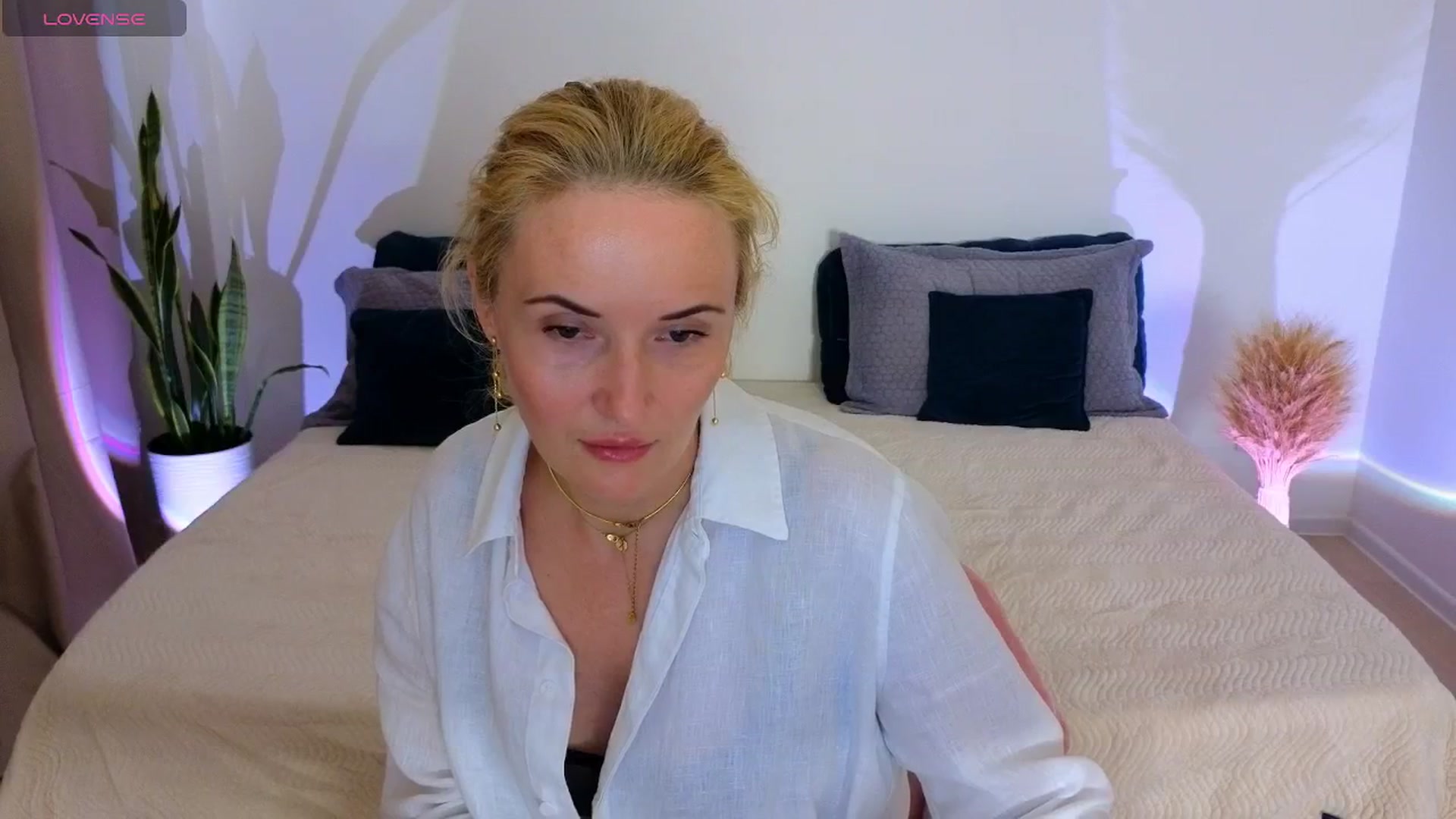 Gallery image thumbnail from AlisssaRose's myfreecams stream on, 08/02/2025, 18:12 image 8 of 20