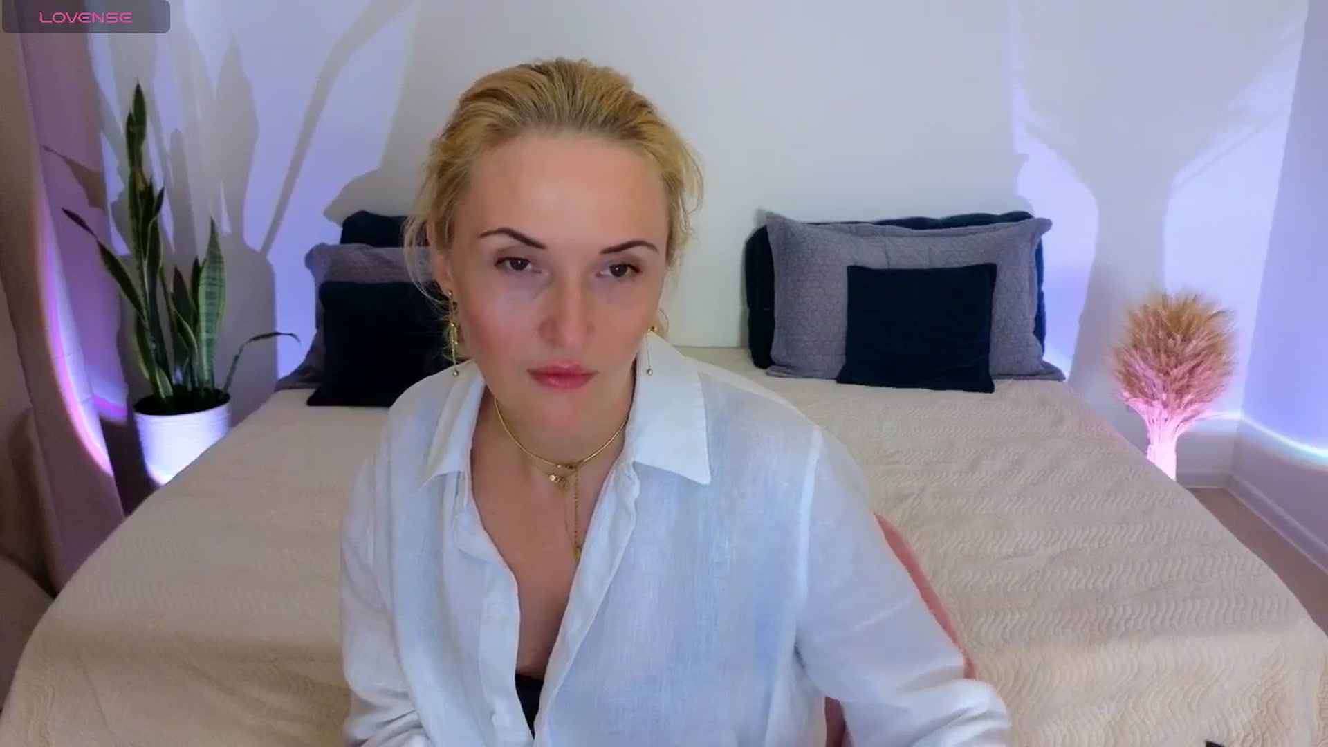 Gallery image thumbnail from AlisssaRose's myfreecams stream on, 08/02/2025, 18:12 image 6 of 20