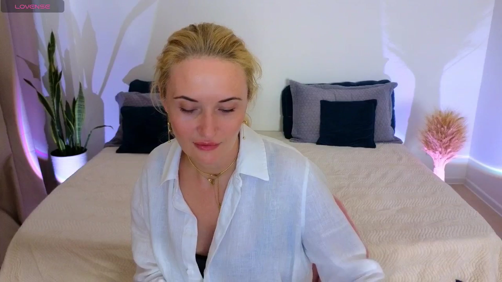 Gallery image thumbnail from AlisssaRose's myfreecams stream on, 08/02/2025, 18:12 image 5 of 20