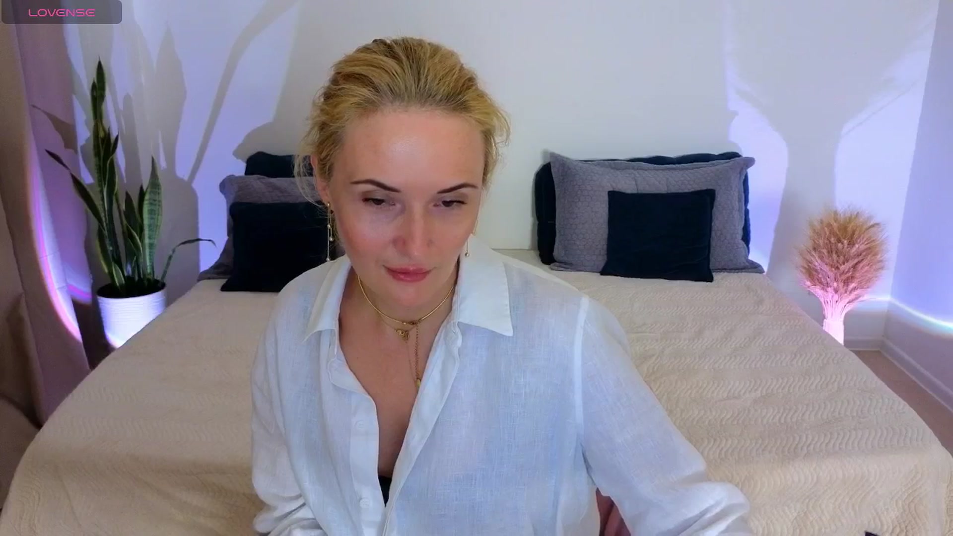 Gallery image thumbnail from AlisssaRose's myfreecams stream on, 08/02/2025, 18:12 image 2 of 20