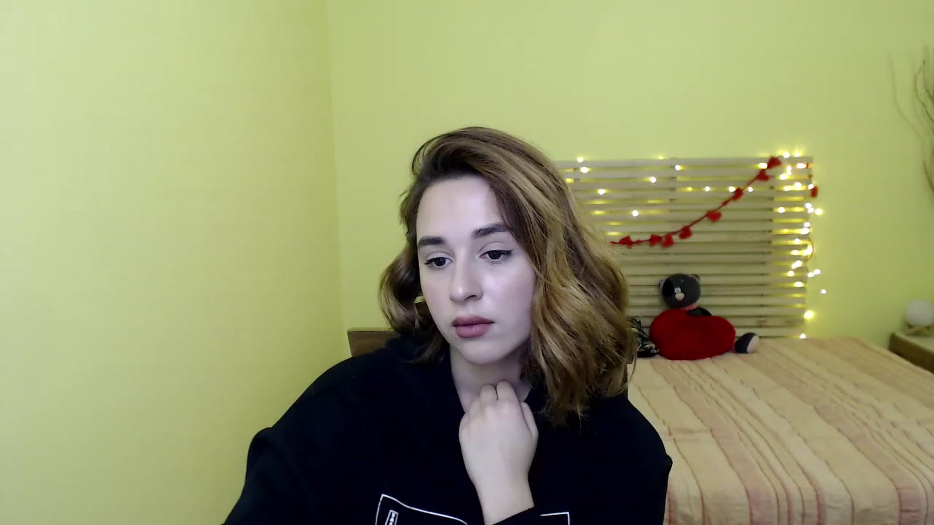 Gallery image thumbnail from Alisssa_Si's myfreecams stream on, 03/08/2023, 13:54 image 17 of 20