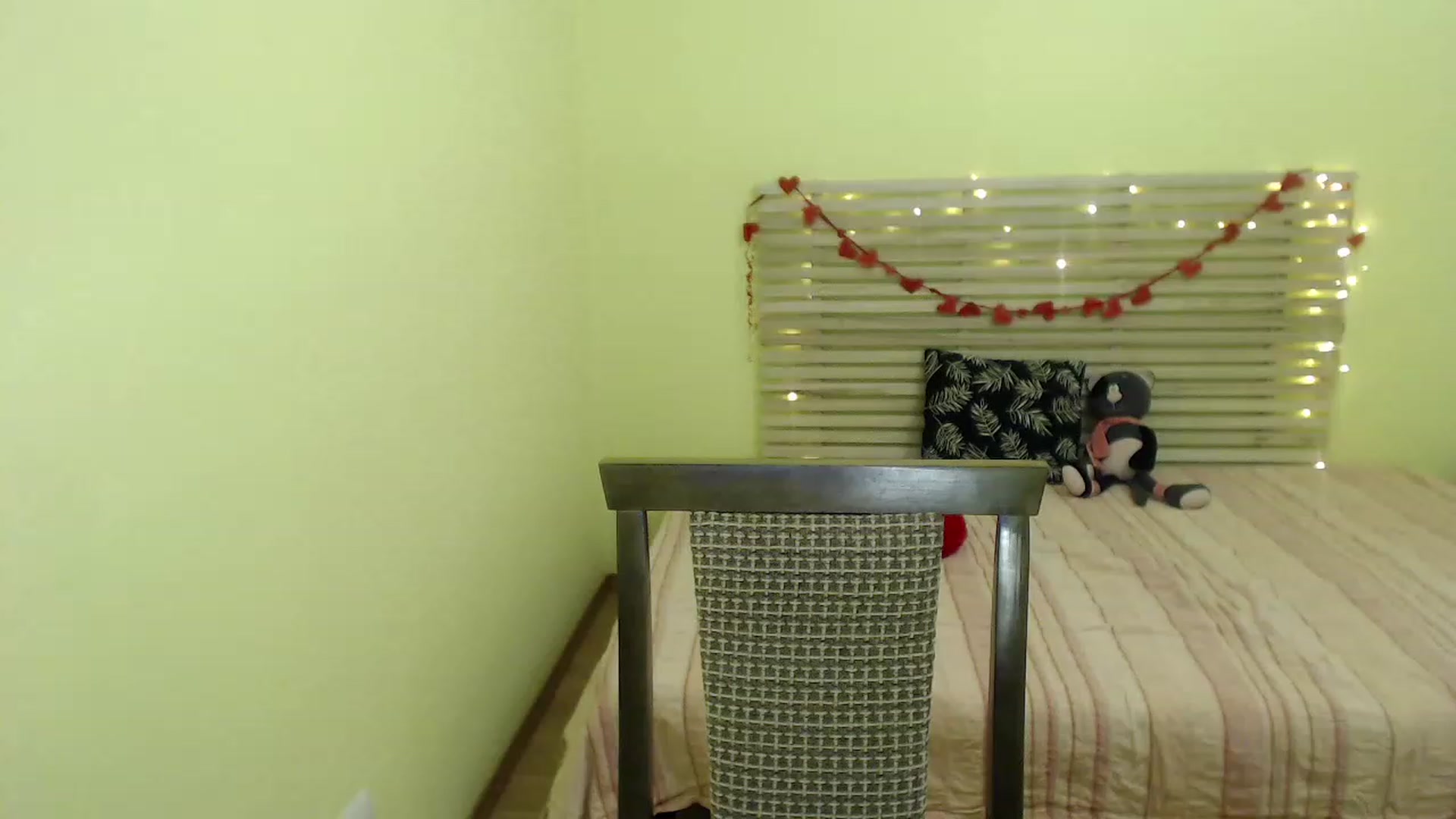 Gallery image thumbnail from Alisssa_Si's myfreecams stream on, 03/09/2023, 09:34 image 14 of 20