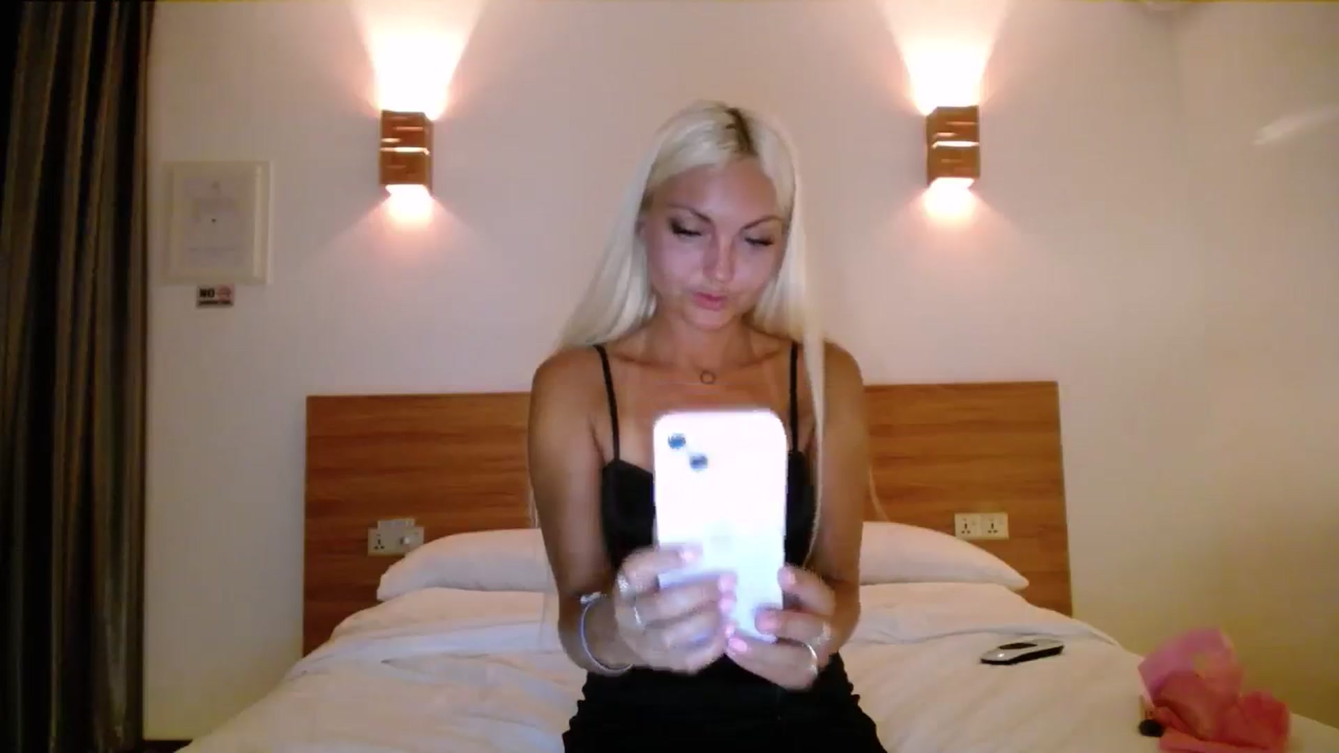 Gallery image thumbnail from AlissyaMay's myfreecams stream on, 06/20/2024, 23:37 image 8 of 20