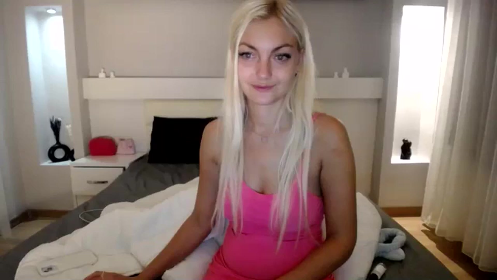 Gallery image thumbnail from AlissyaMay's myfreecams stream on, 08/08/2024, 02:17 image 10 of 20
