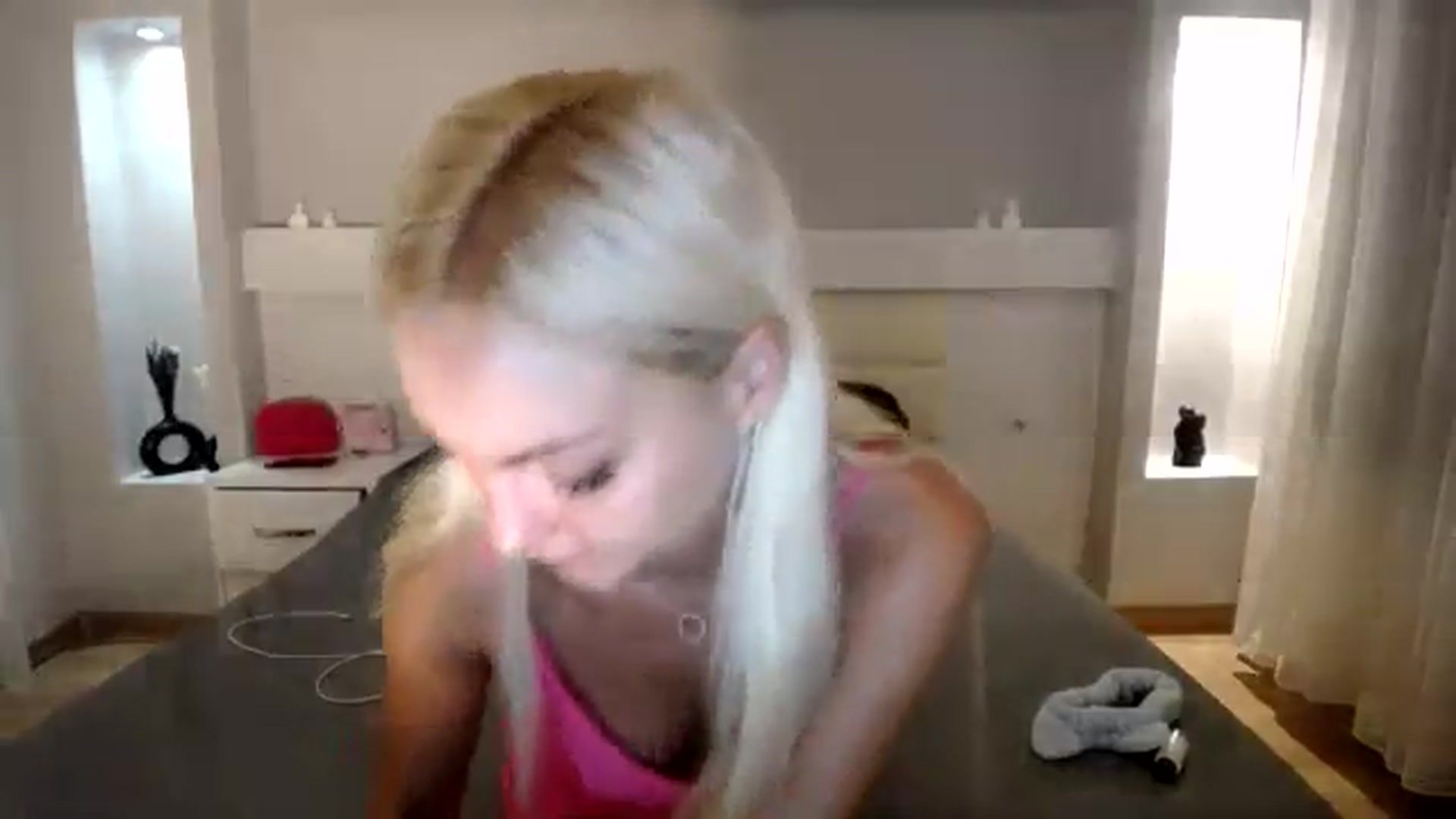 Gallery image thumbnail from AlissyaMay's myfreecams stream on, 08/08/2024, 02:17 image 17 of 20