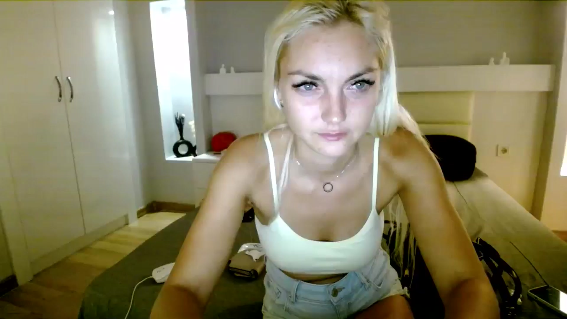 Gallery image thumbnail from AlissyaMay's myfreecams stream on, 08/11/2024, 02:09 image 15 of 20