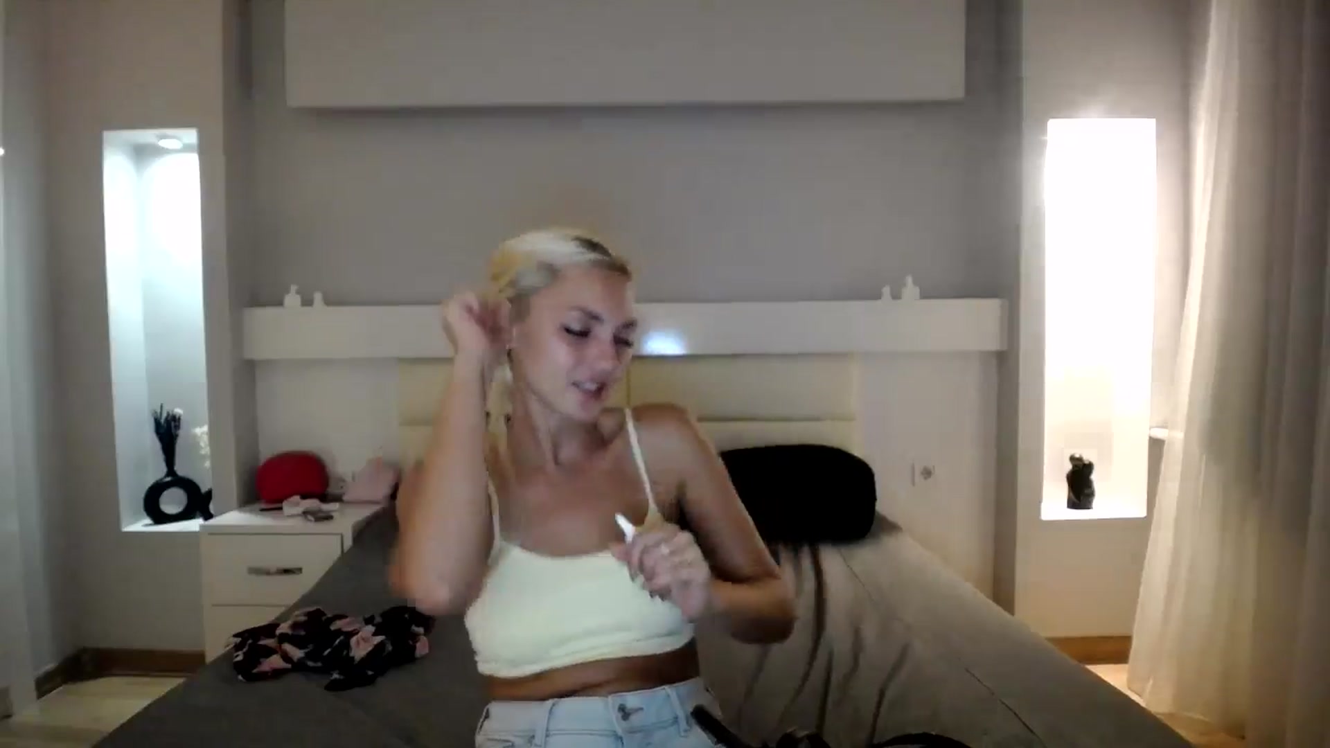 Gallery image thumbnail from AlissyaMay's myfreecams stream on, 08/11/2024, 02:09 image 2 of 20
