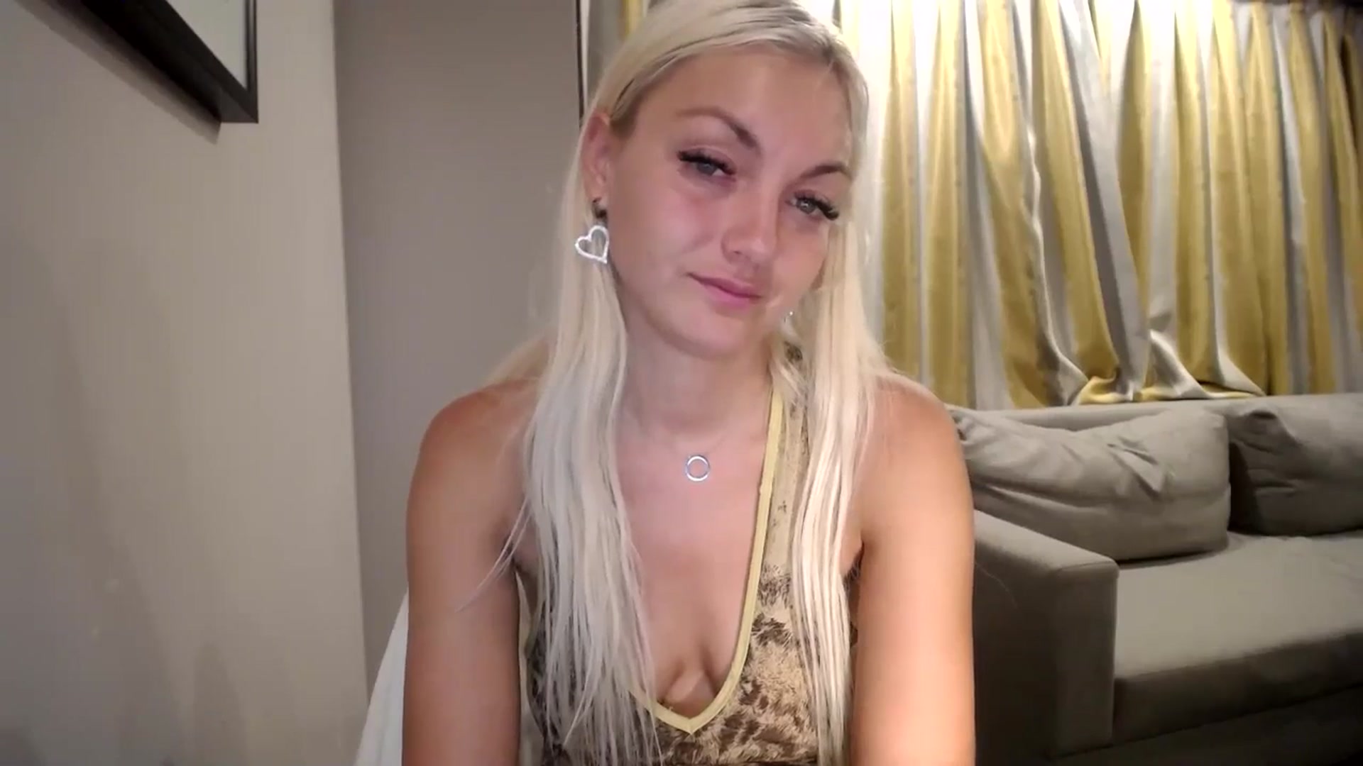 Gallery image thumbnail from AlissyaMay's myfreecams stream on, 08/16/2024, 24:50 image 16 of 20