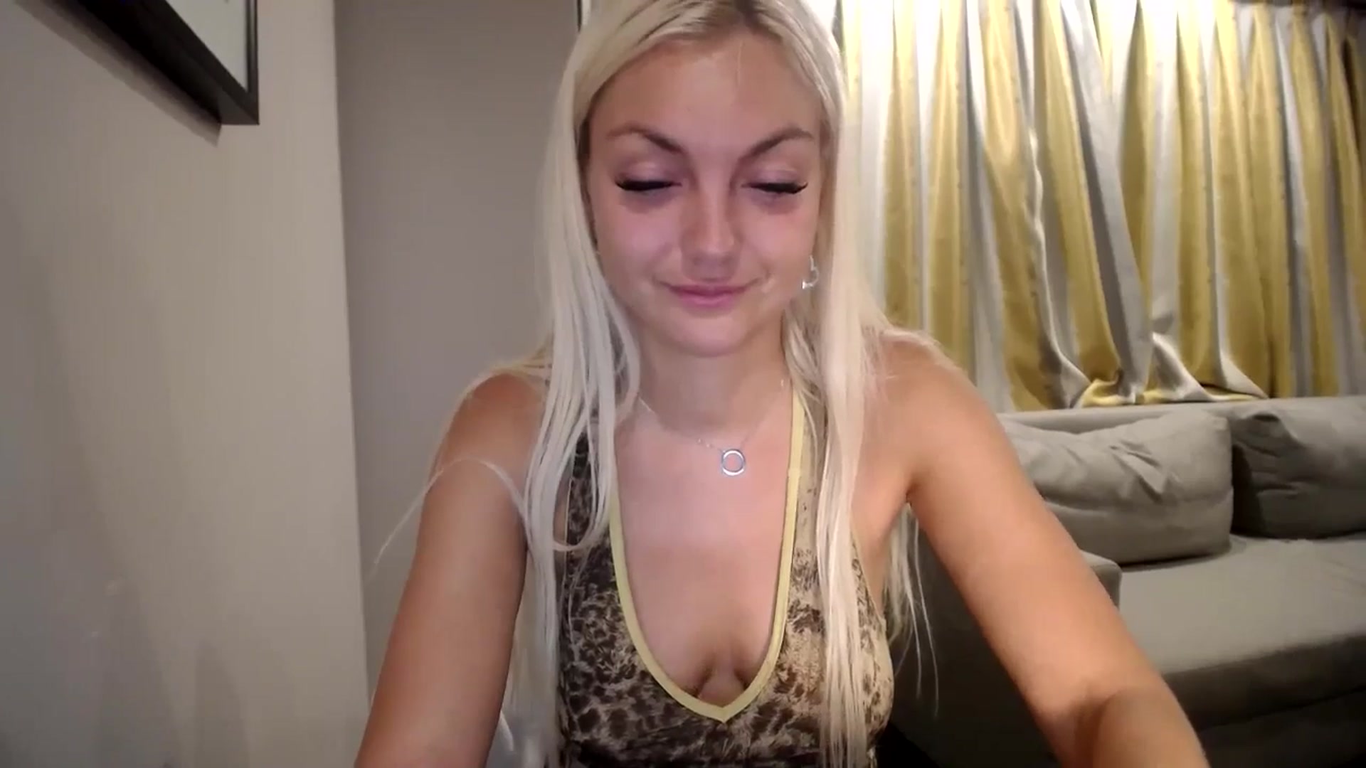 Gallery image thumbnail from AlissyaMay's myfreecams stream on, 08/16/2024, 24:50 image 10 of 20