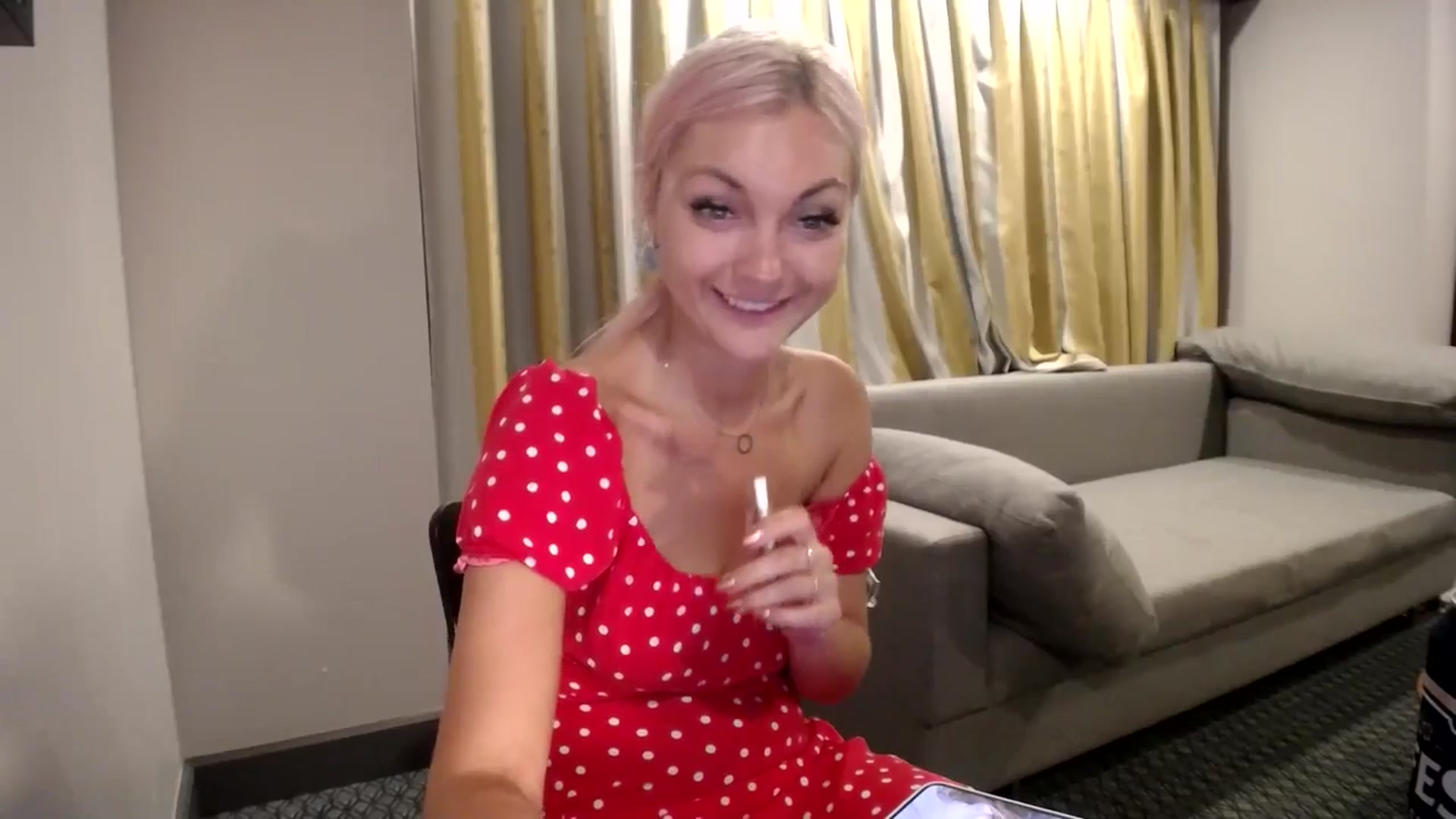 Gallery image thumbnail from AlissyaMay's myfreecams stream on, 08/19/2024, 01:09 image 18 of 20