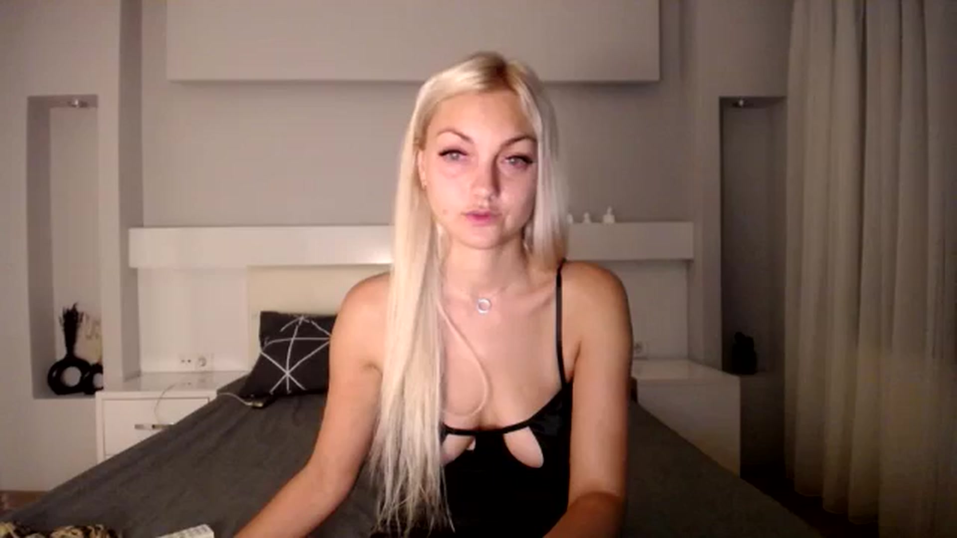 Gallery image thumbnail from AlissyaMay's myfreecams stream on, 08/26/2024, 04:53 image 1 of 20
