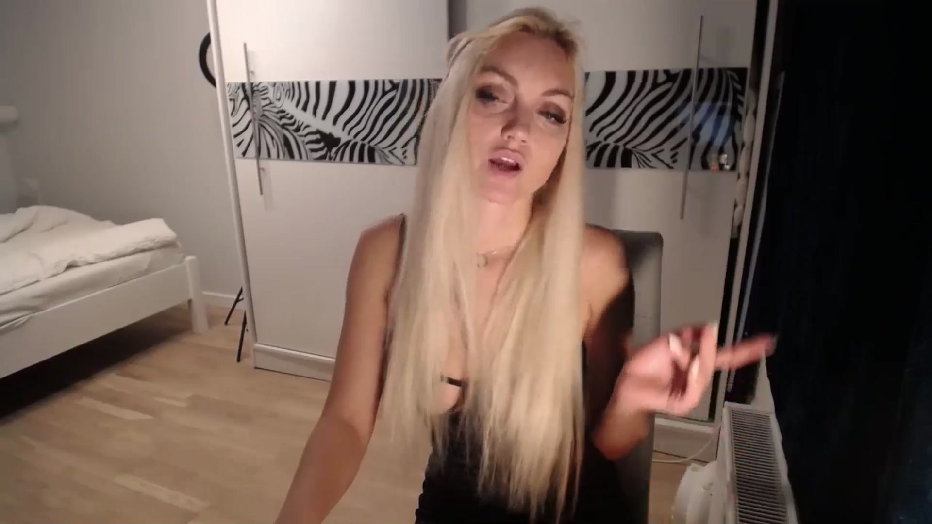 Gallery image thumbnail from AlissyaMay's myfreecams stream on, 09/21/2024, 21:45 image 13 of 20