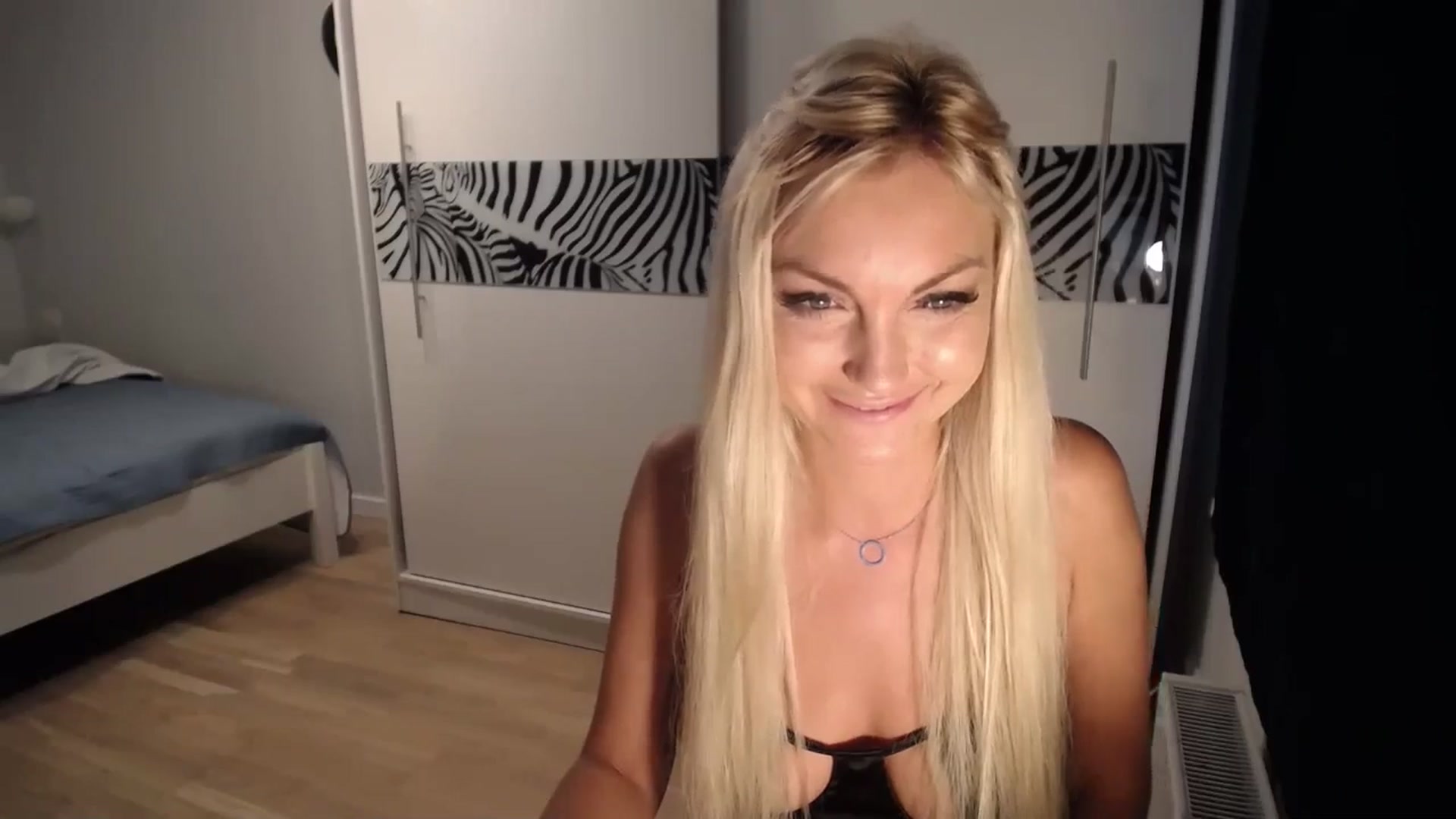 Gallery image thumbnail from AlissyaMay's myfreecams stream on, 09/24/2024, 07:06 image 18 of 20