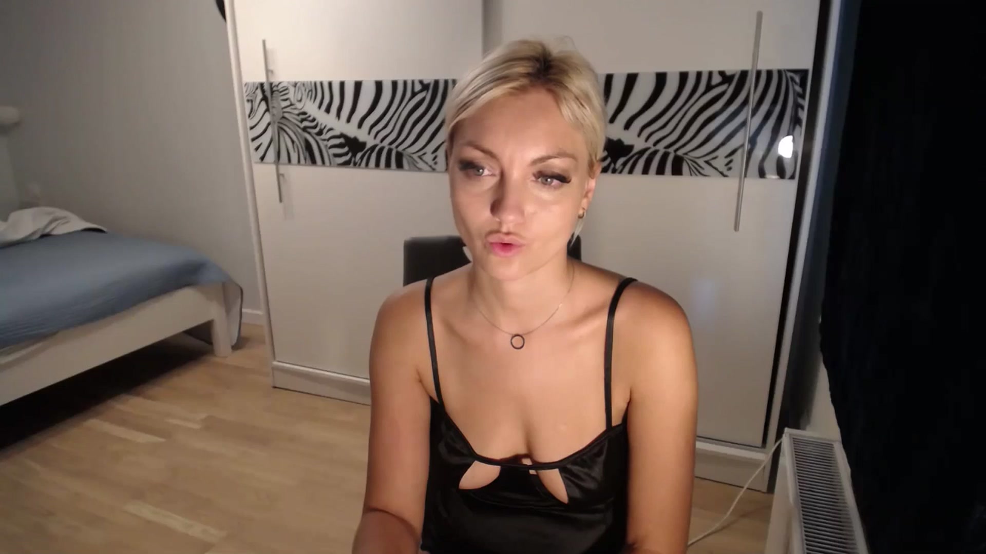 Gallery image thumbnail from AlissyaMay's myfreecams stream on, 09/24/2024, 09:25 image 16 of 20
