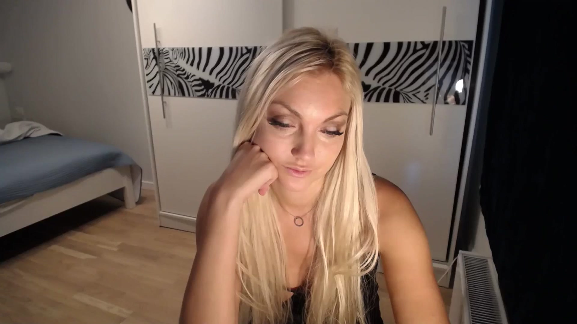 Gallery image thumbnail from AlissyaMay's myfreecams stream on, 09/24/2024, 09:25 image 17 of 20